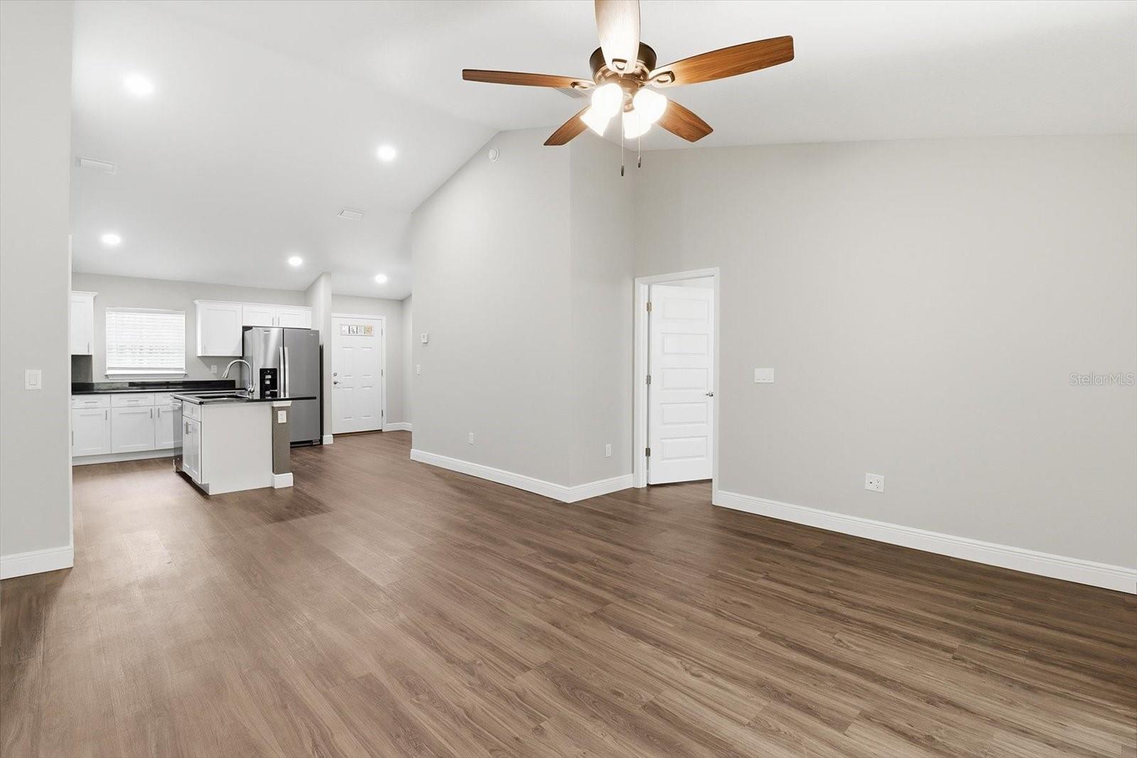 Image 18 of 36 For 9144 Peachtree Way