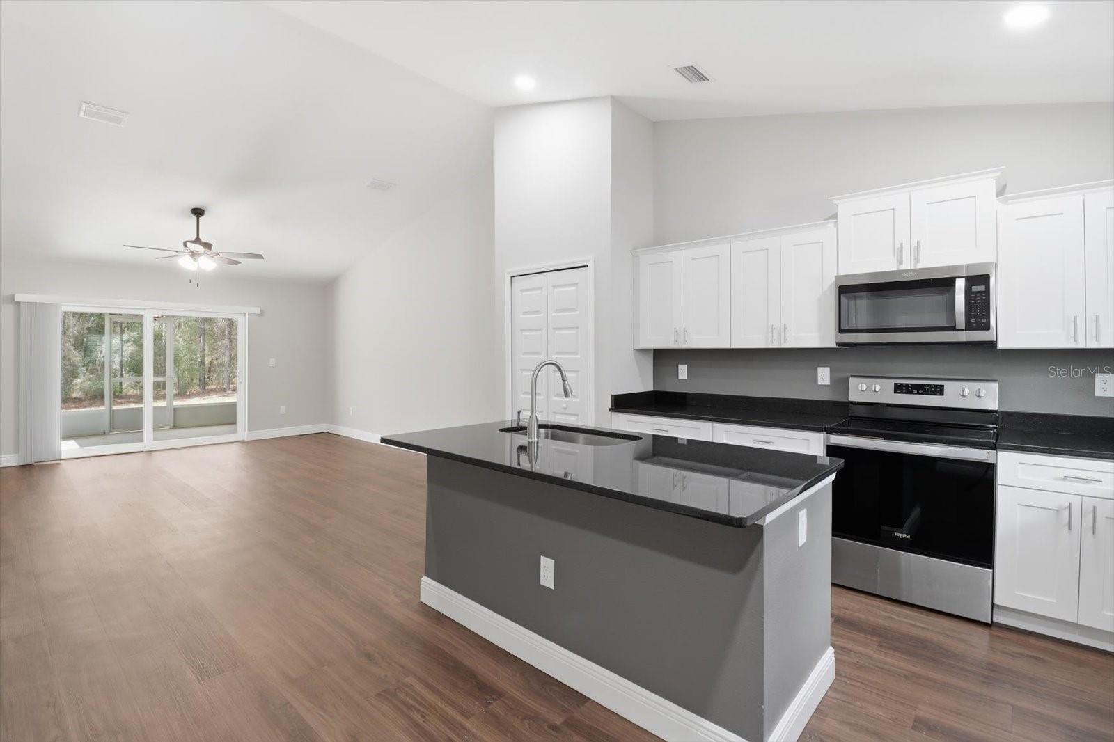 Image 7 of 36 For 9144 Peachtree Way