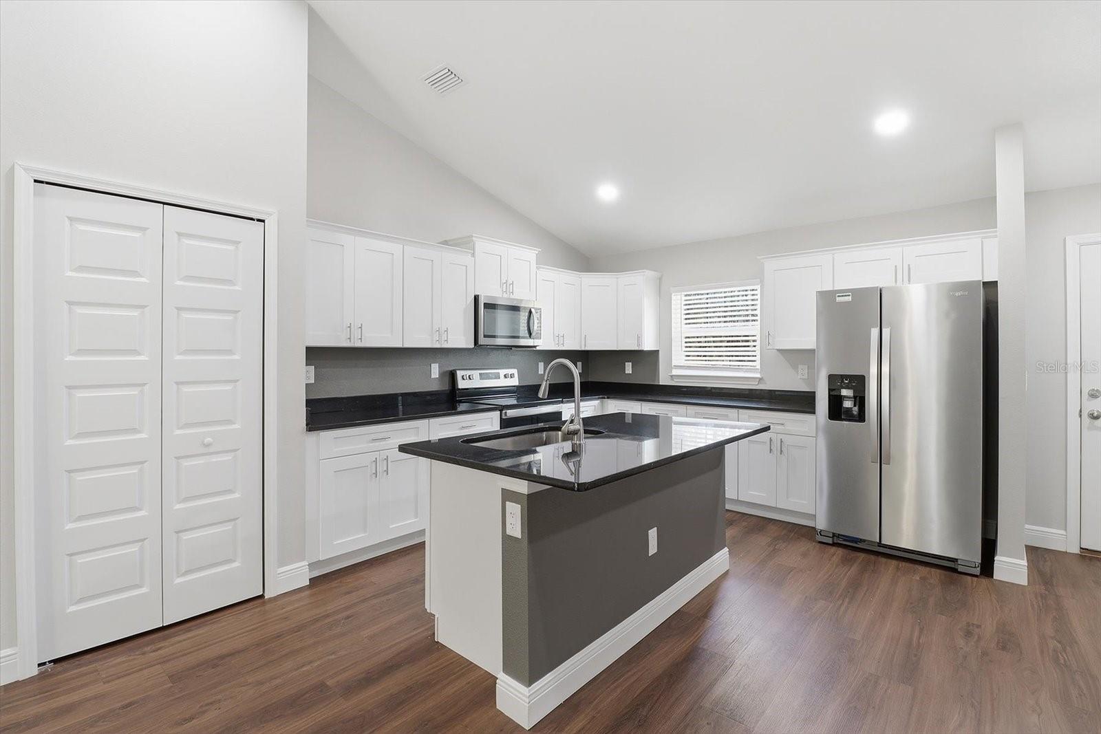 Image 9 of 36 For 9144 Peachtree Way