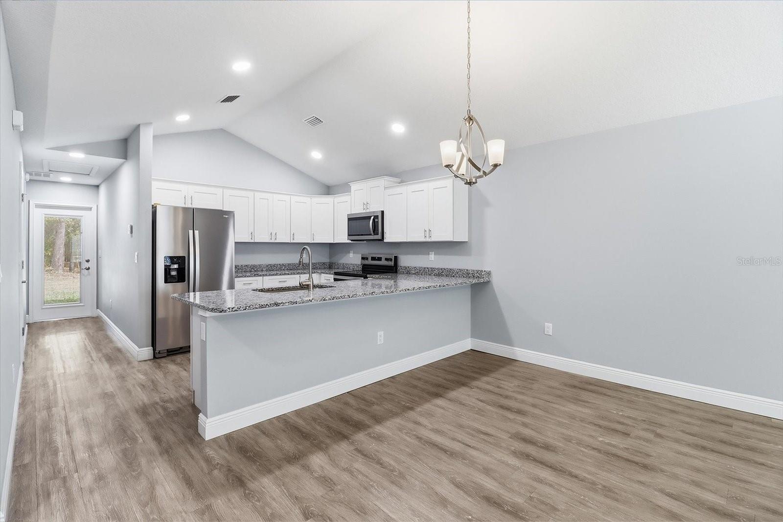 Image 10 of 40 For 9373 Peachtree Way