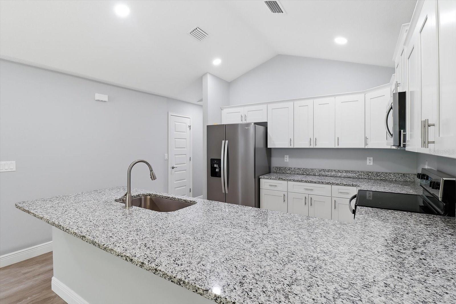 Image 11 of 40 For 9373 Peachtree Way