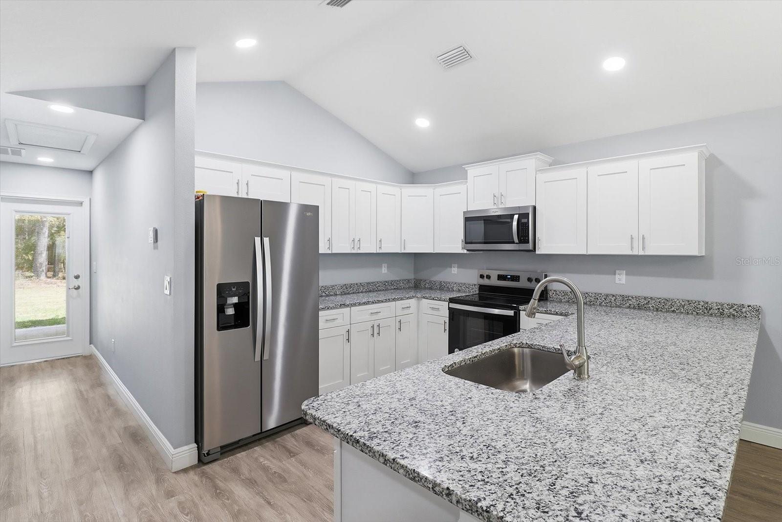 Image 12 of 40 For 9373 Peachtree Way