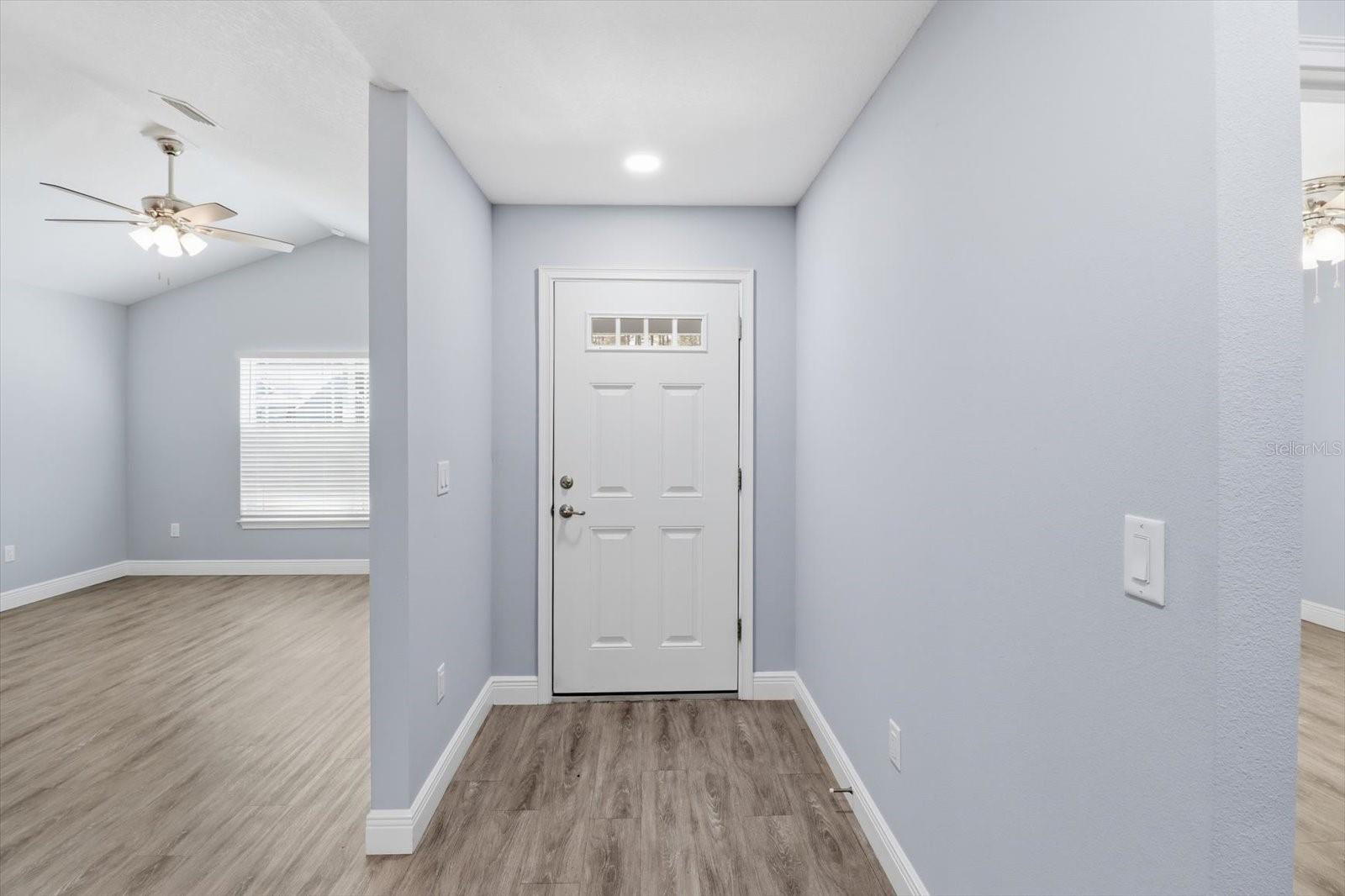 Image 5 of 40 For 9373 Peachtree Way