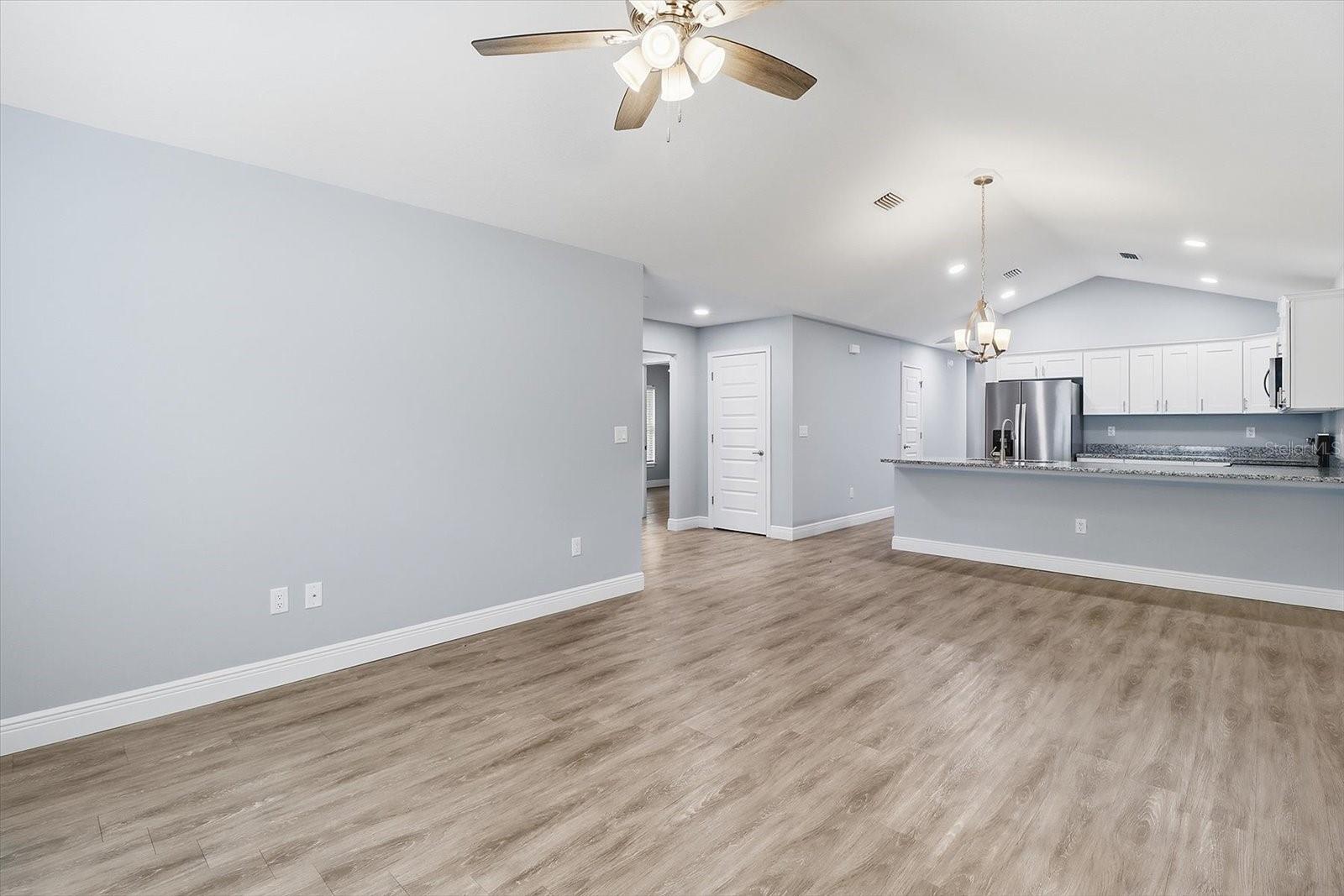 Image 8 of 40 For 9373 Peachtree Way