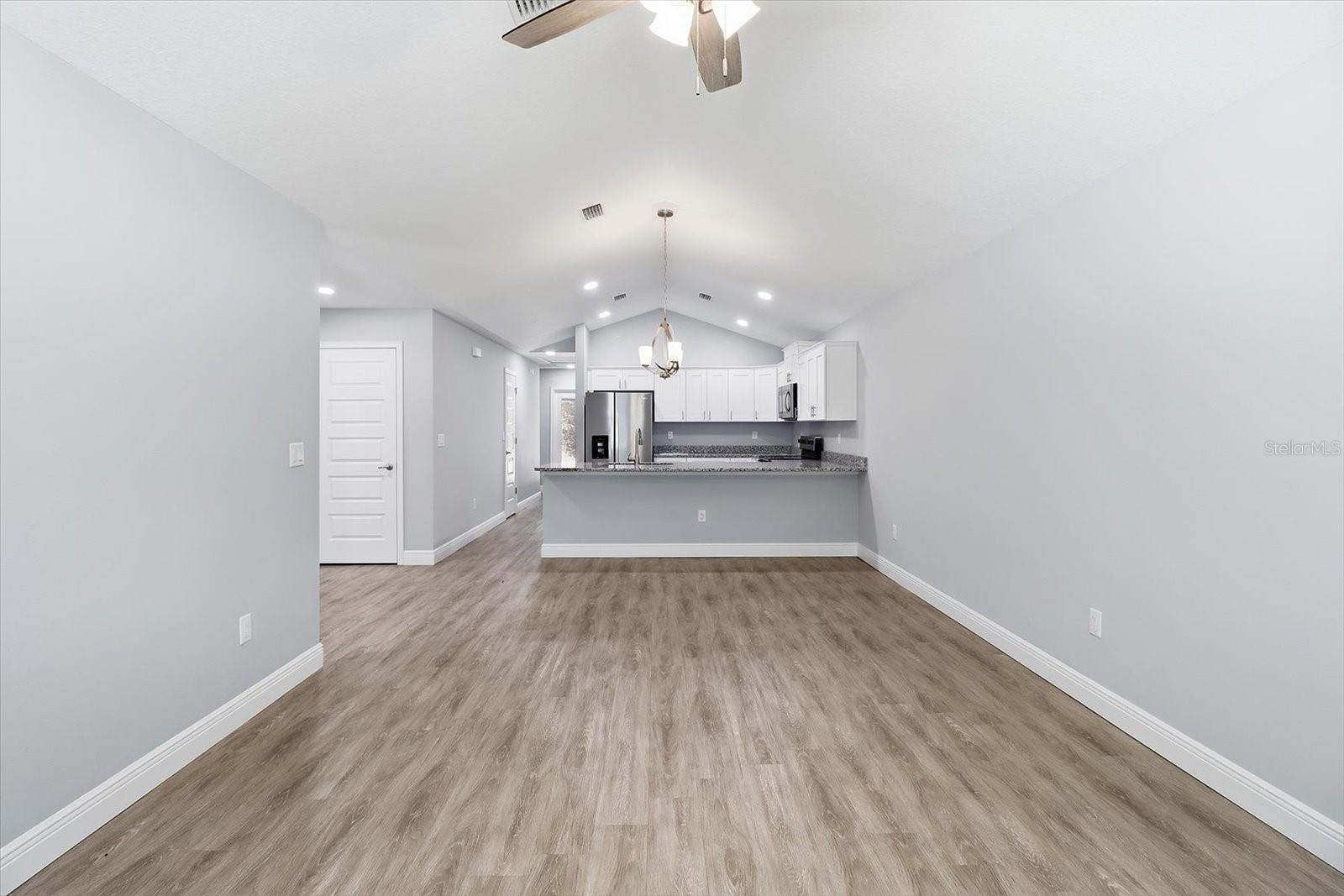 Image 9 of 40 For 9373 Peachtree Way