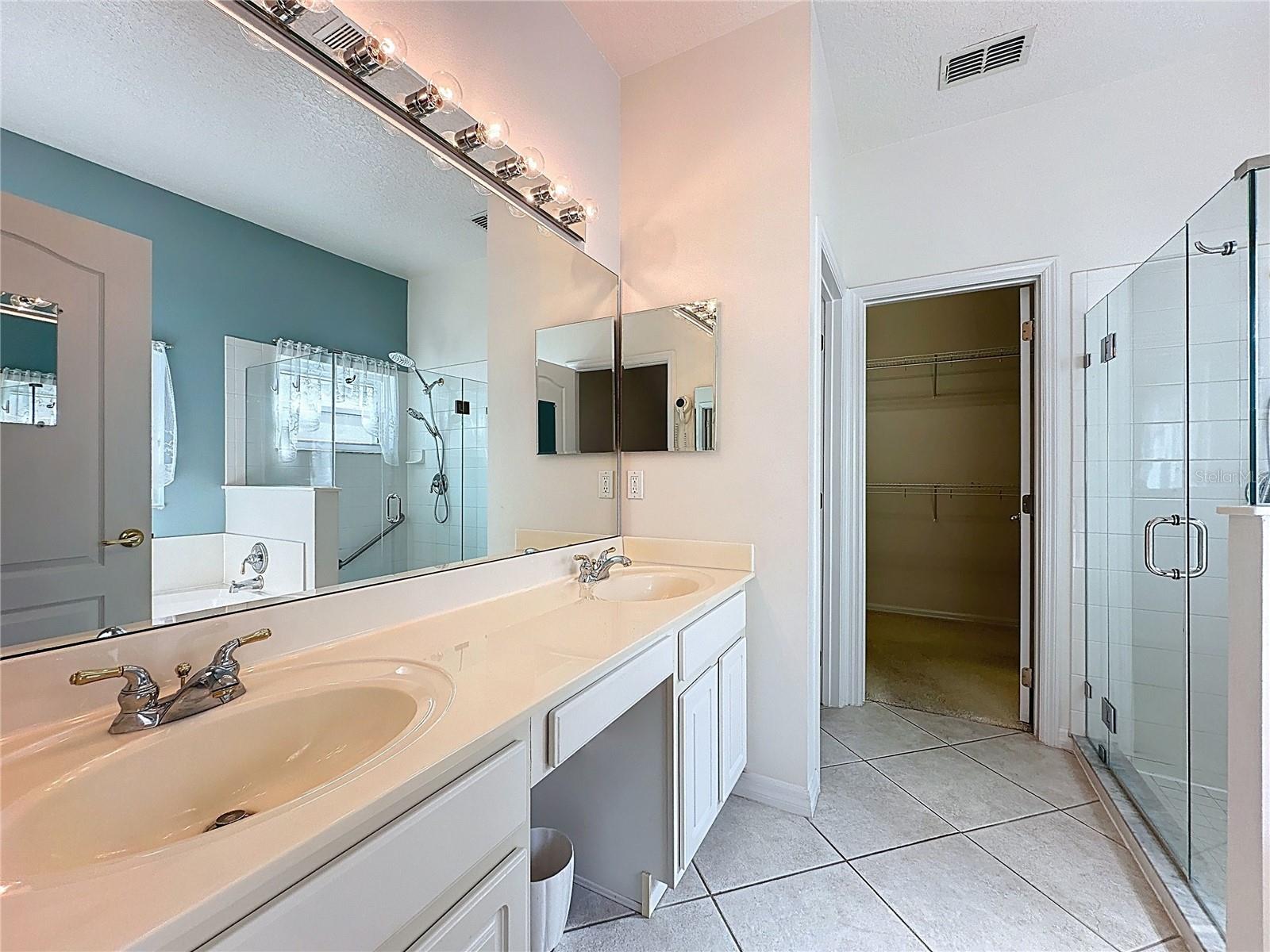 Image 25 of 82 For 3828 Avon Court