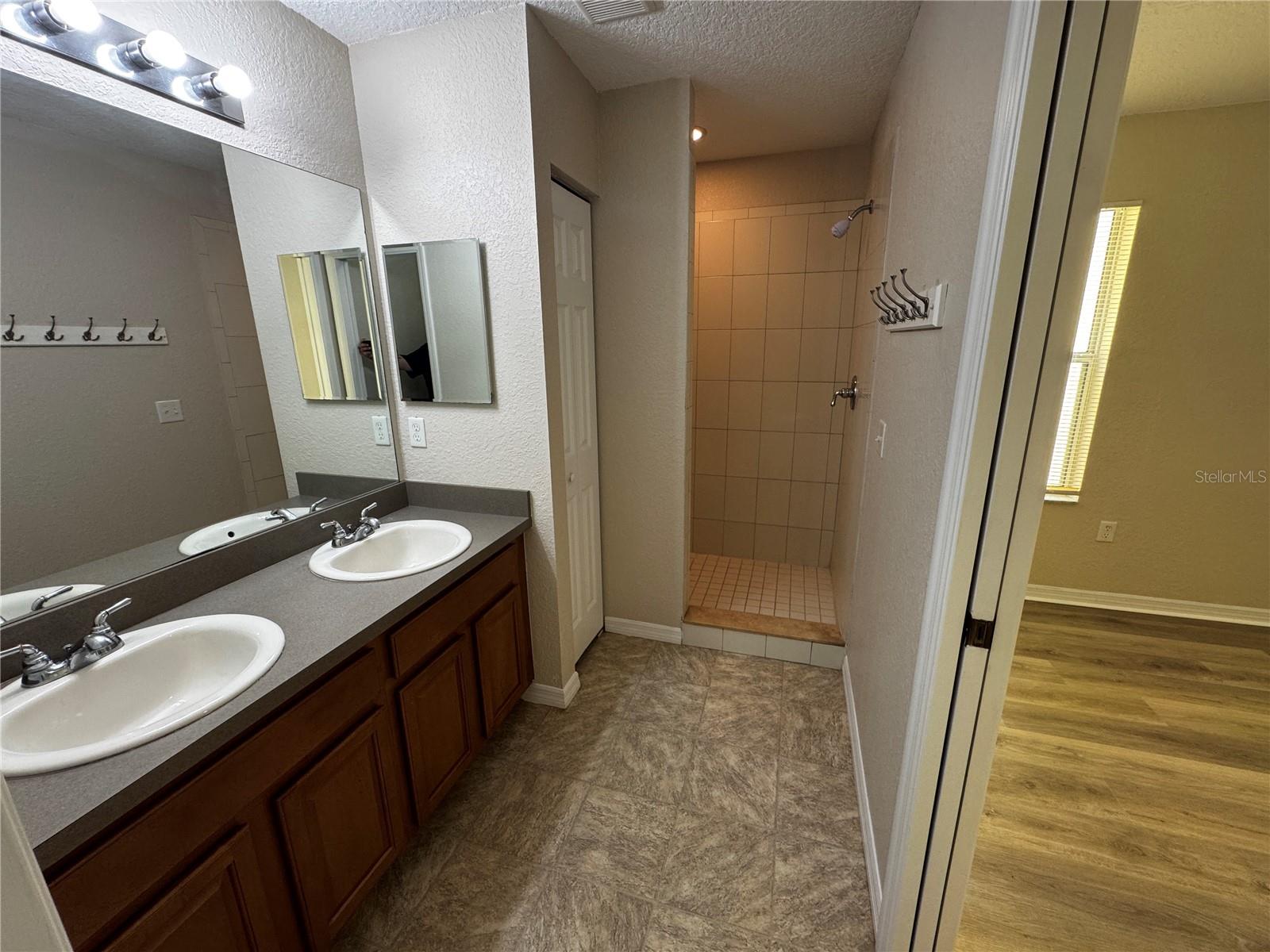 Image 9 of 17 For 12388 48th Loop