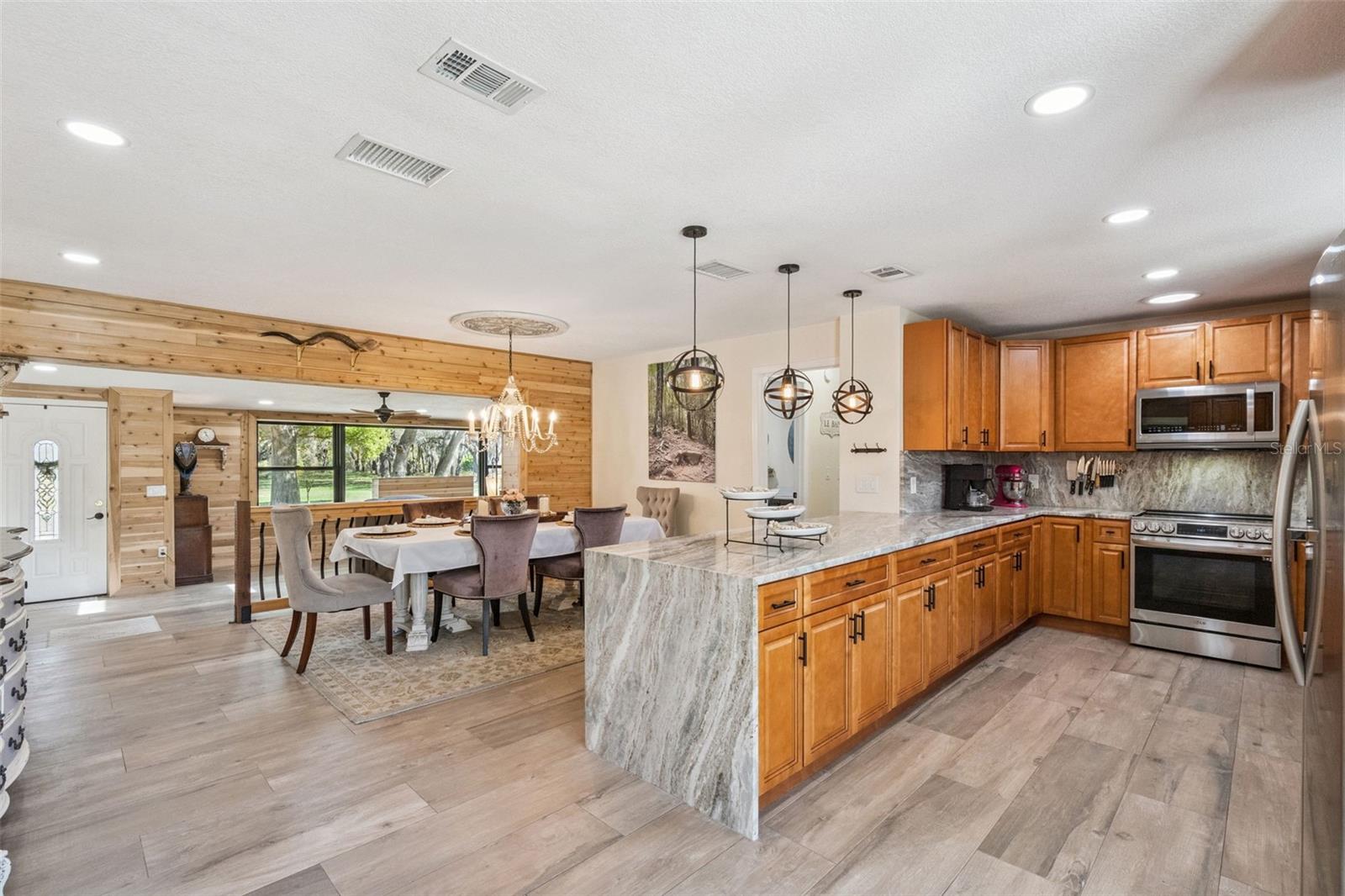 Image 11 of 57 For 15436 Vinola Drive