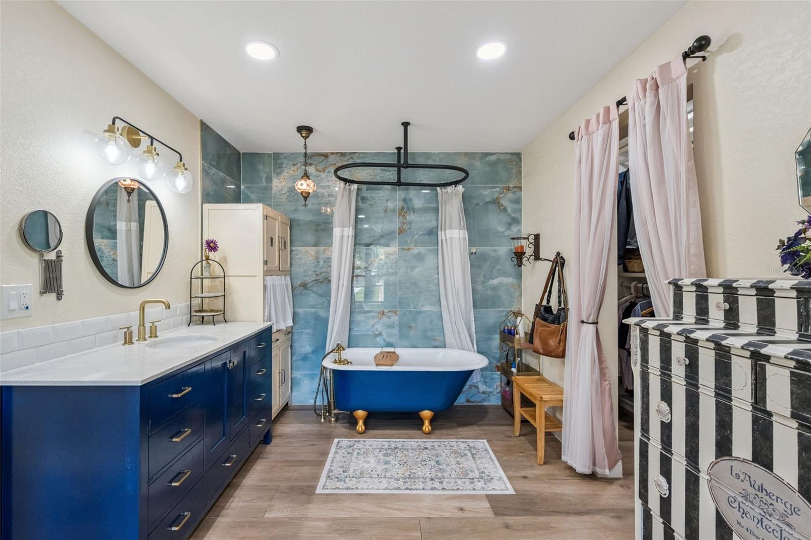 Image 16 of 57 For 15436 Vinola Drive