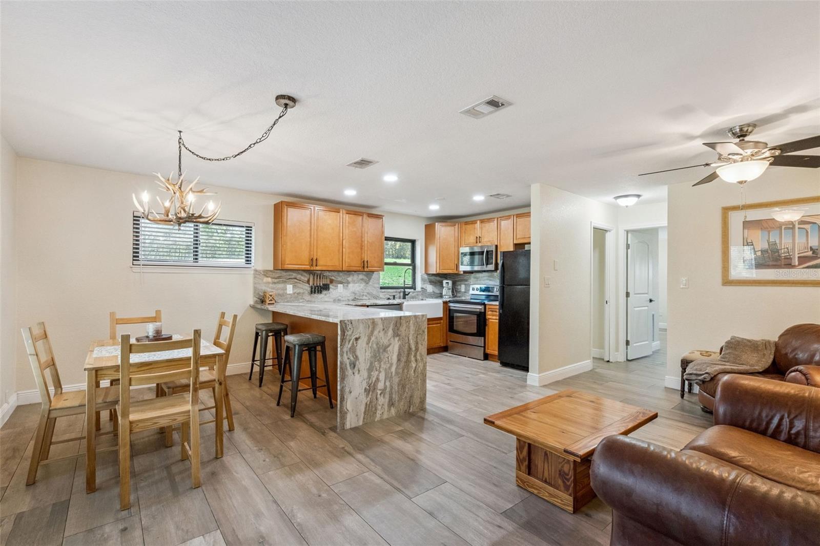 Image 22 of 57 For 15436 Vinola Drive