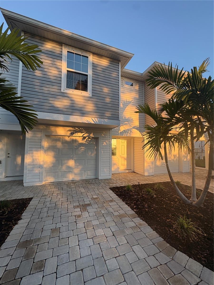 Image 2 of 18 For 2525 6th Avenue Drive E