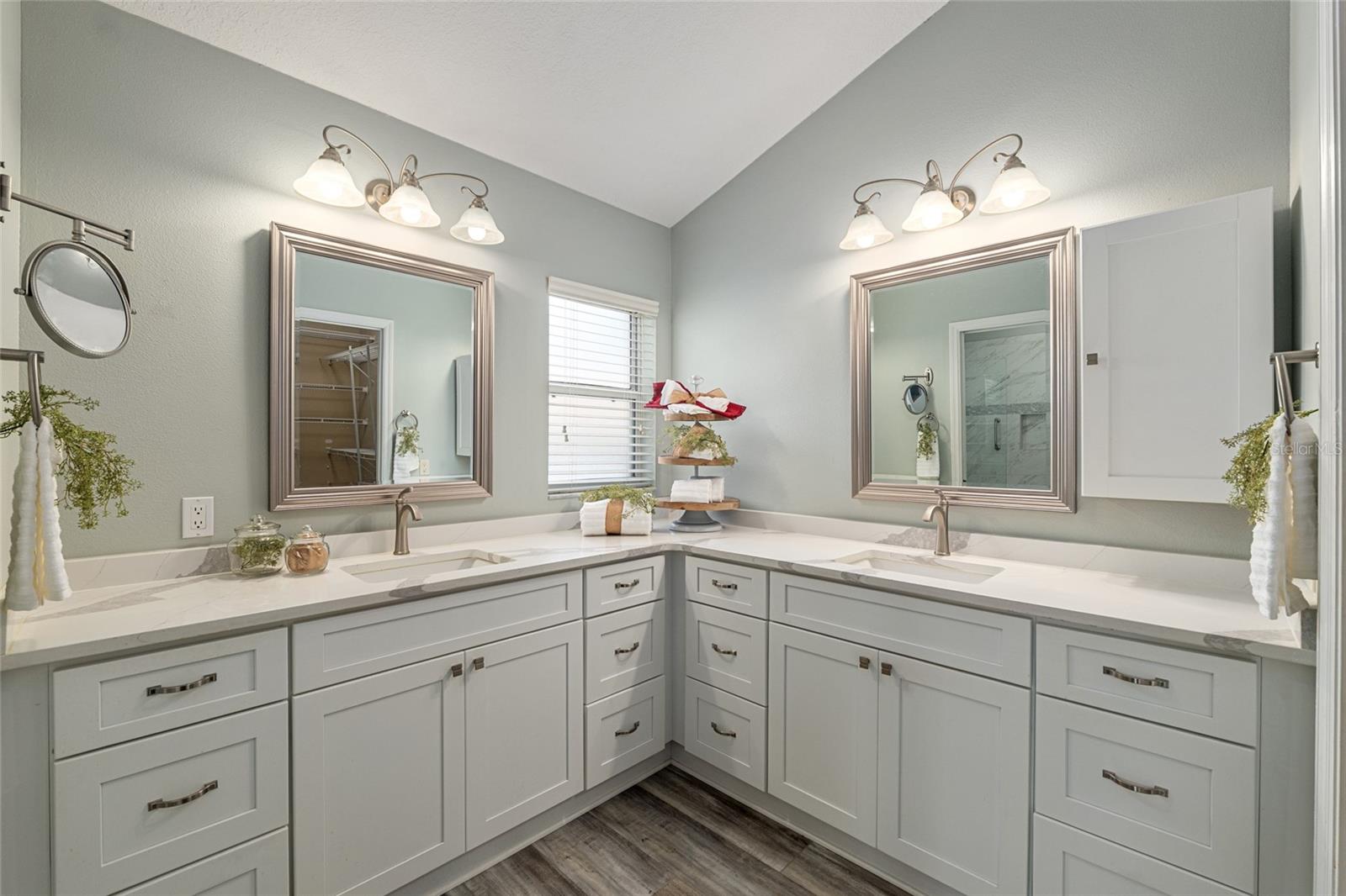 Image 26 of 48 For 110 Chula Vista Avenue