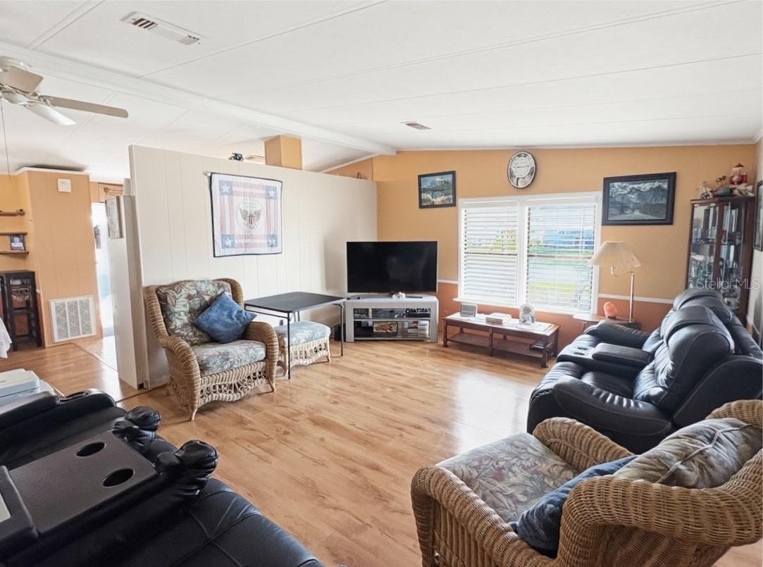 Image 9 of 24 For 710 Oak Boulevard