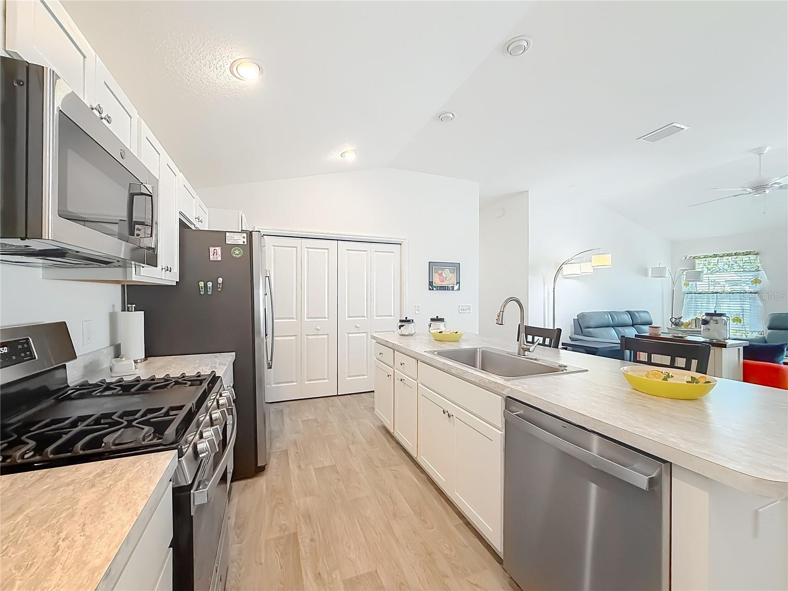 Image 14 of 34 For 3154 Mack Street