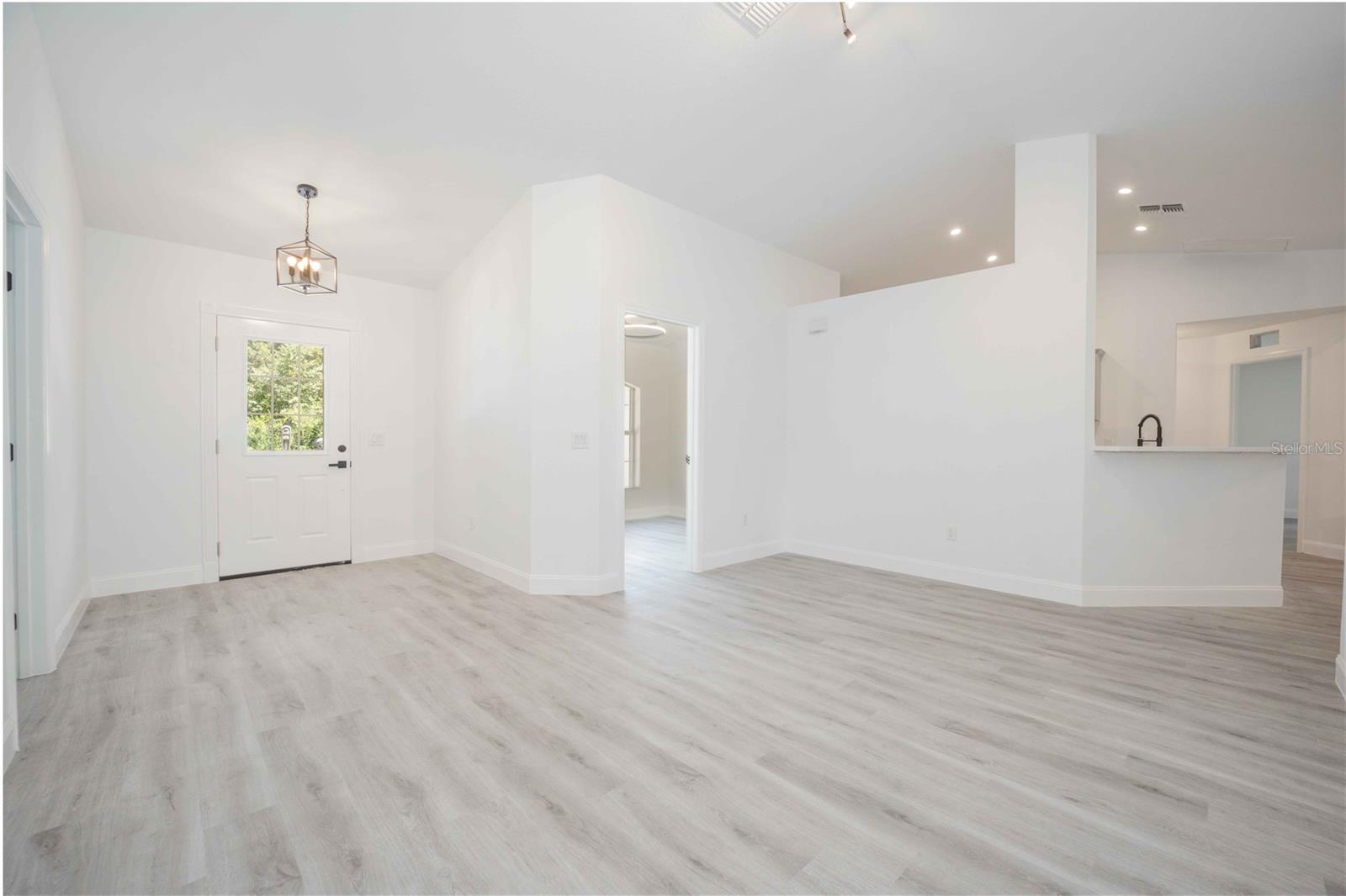 Image 3 of 20 For 16414 92nd Terrace