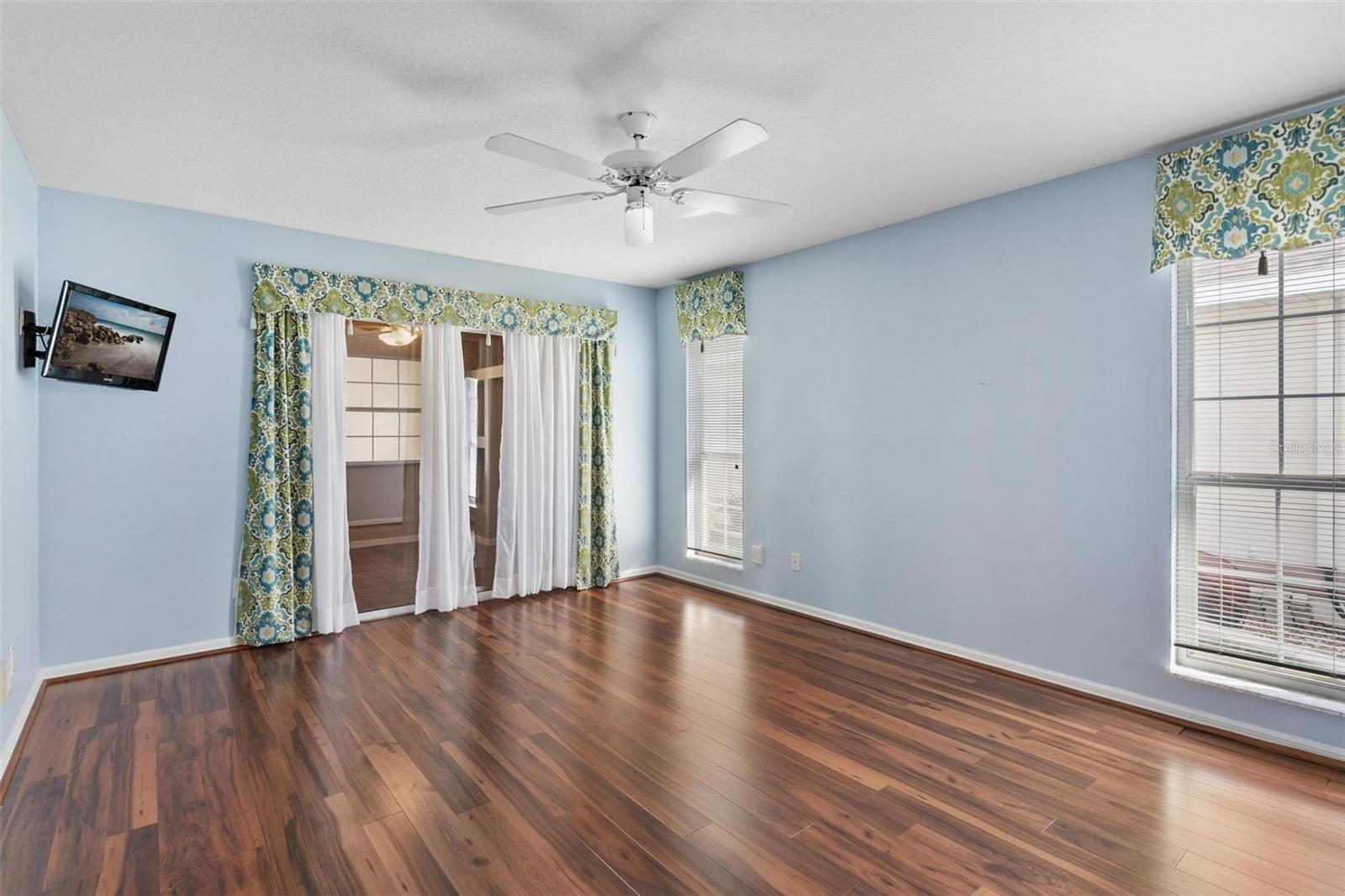 Image 17 of 59 For 11614 172nd Loop