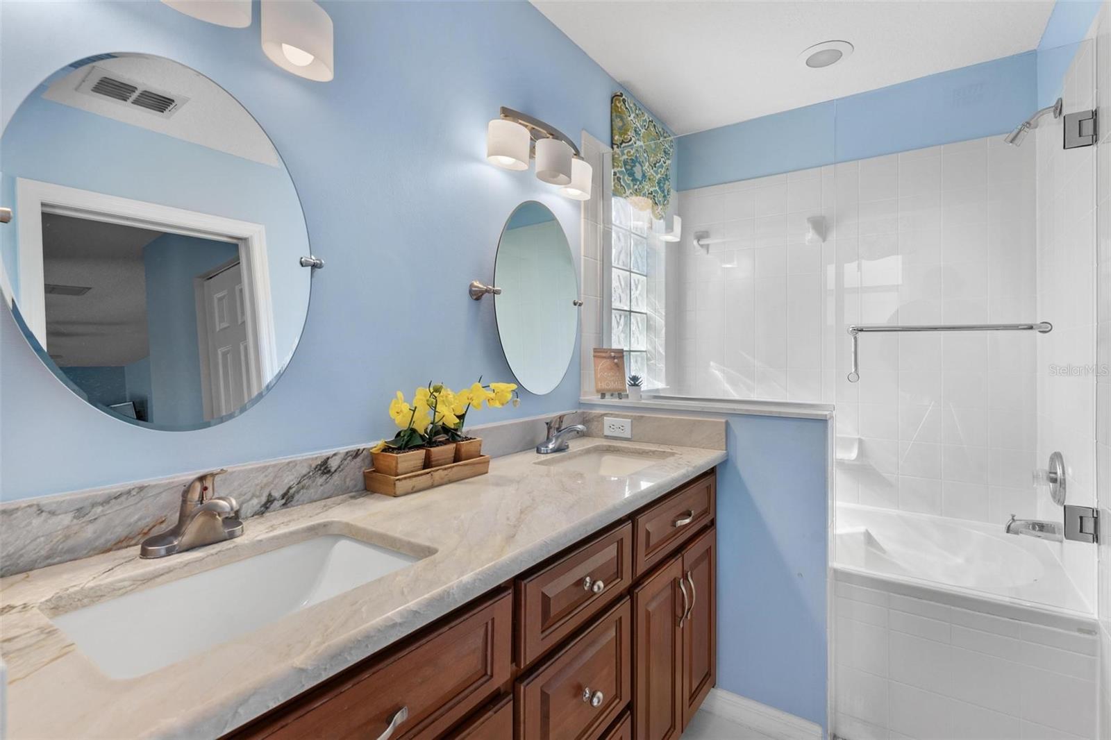 Image 20 of 59 For 11614 172nd Loop