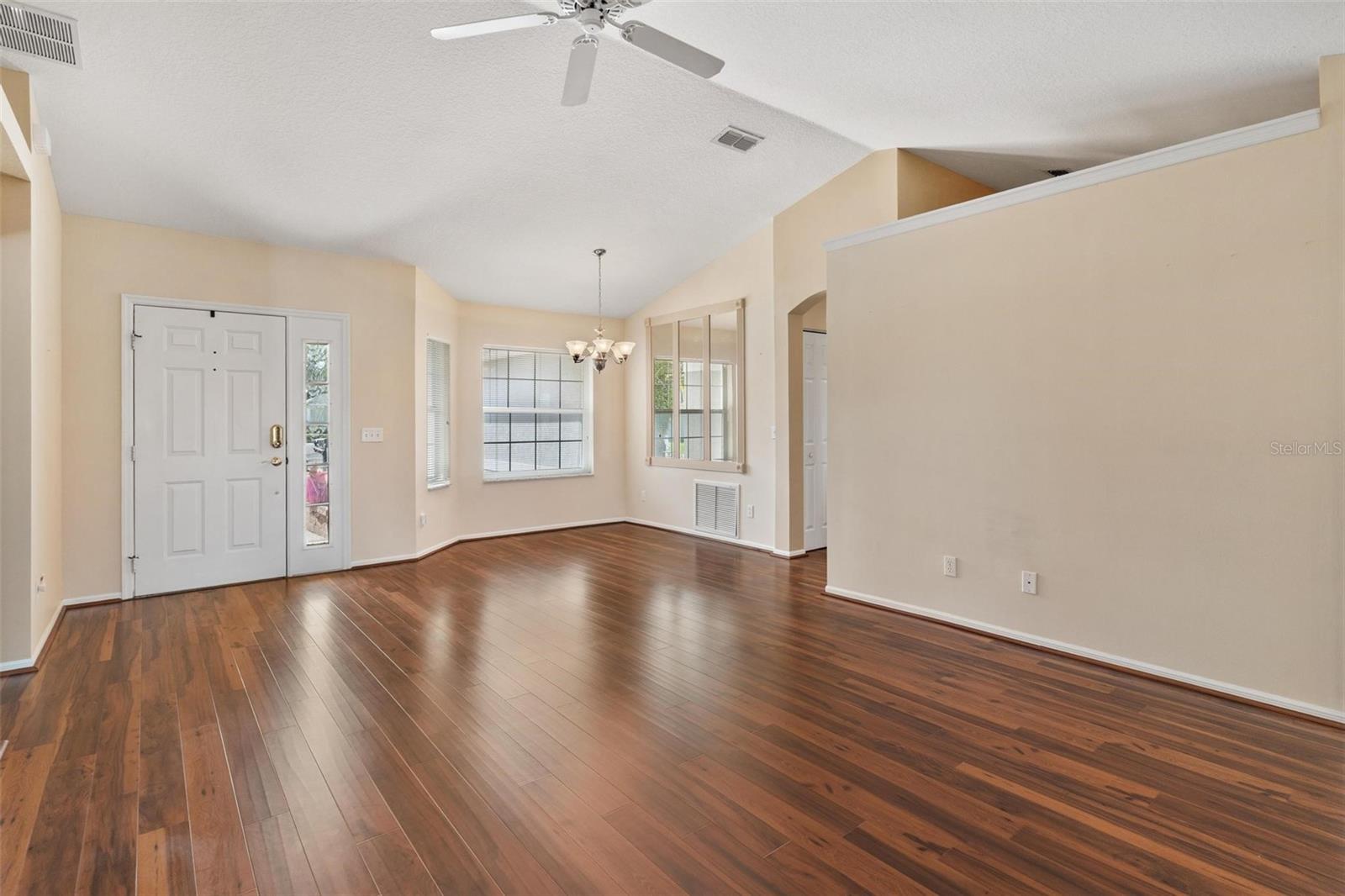 Image 7 of 59 For 11614 172nd Loop