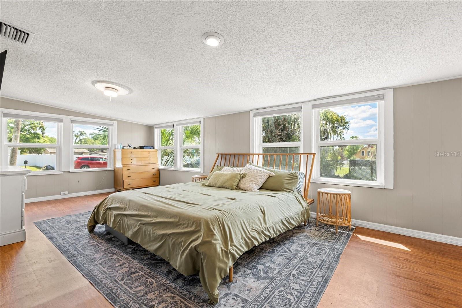 Image 4 of 24 For 5528 Huron Street