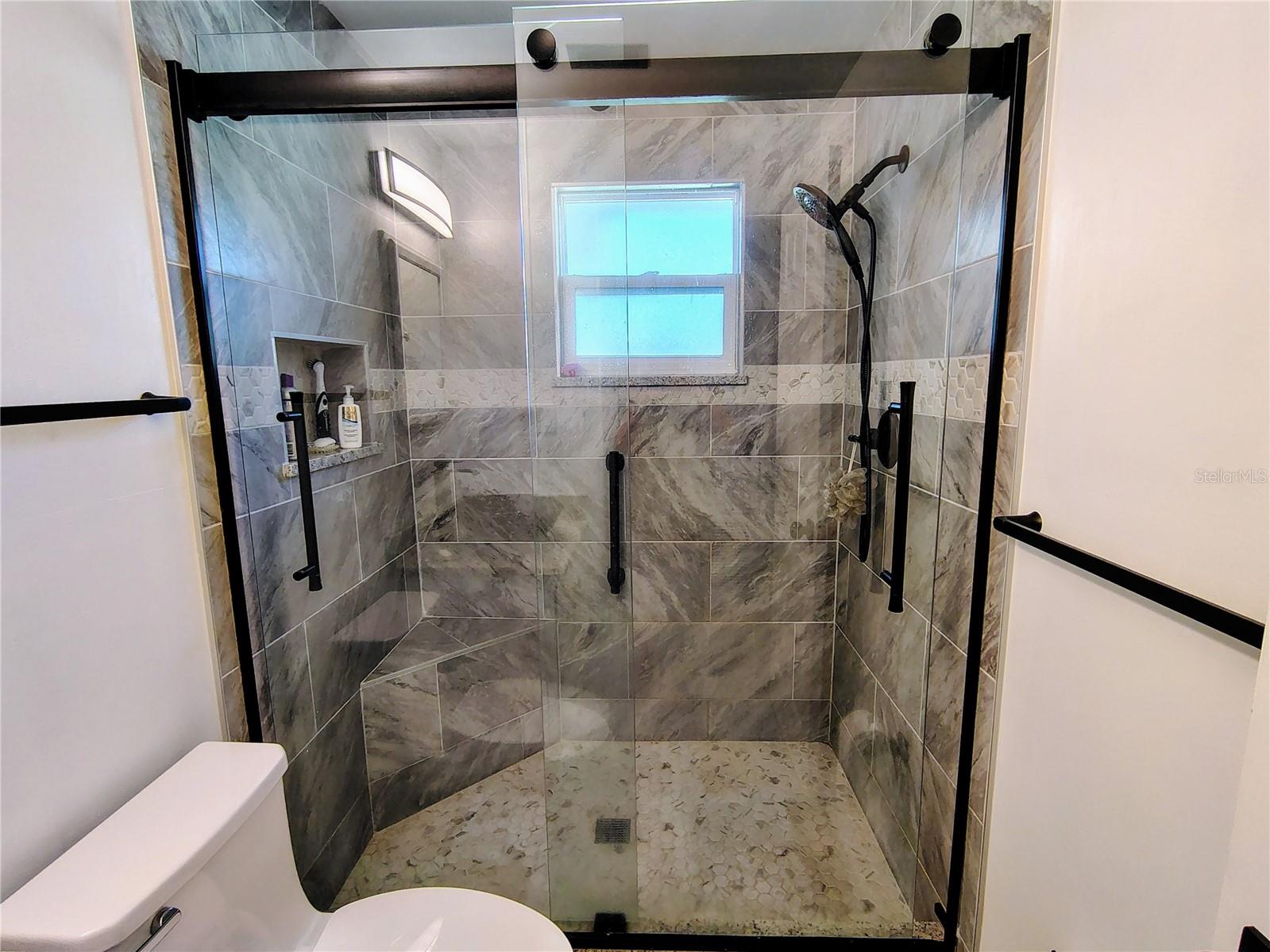 Image 25 of 43 For 664 Cr 467  