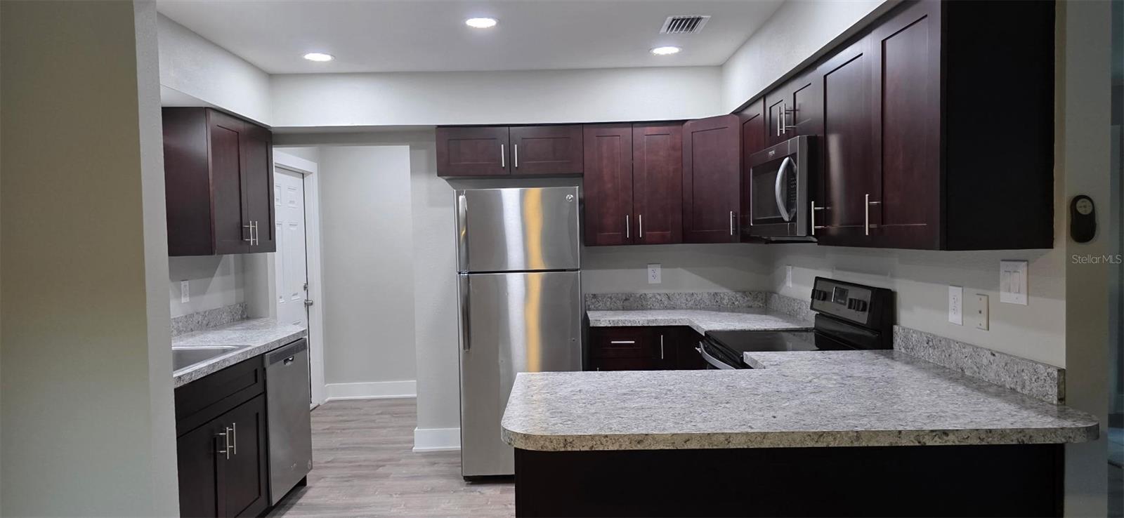 Image 3 of 12 For 25829 Westmoreland Street