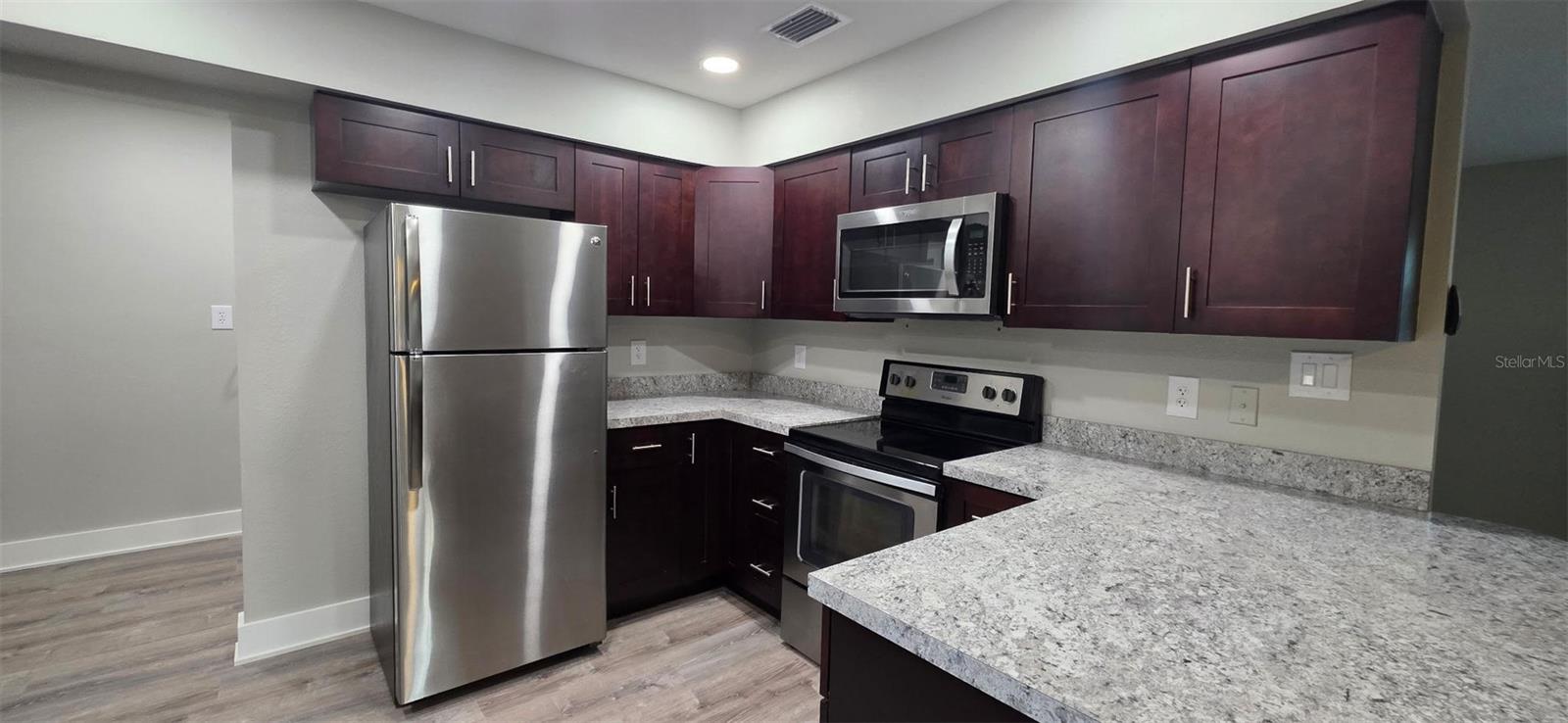 Image 4 of 12 For 25829 Westmoreland Street