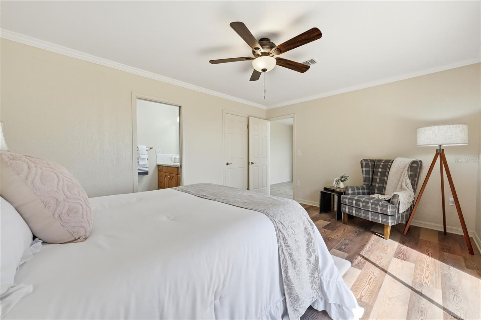 Image 17 of 53 For 33942 Linda Lane