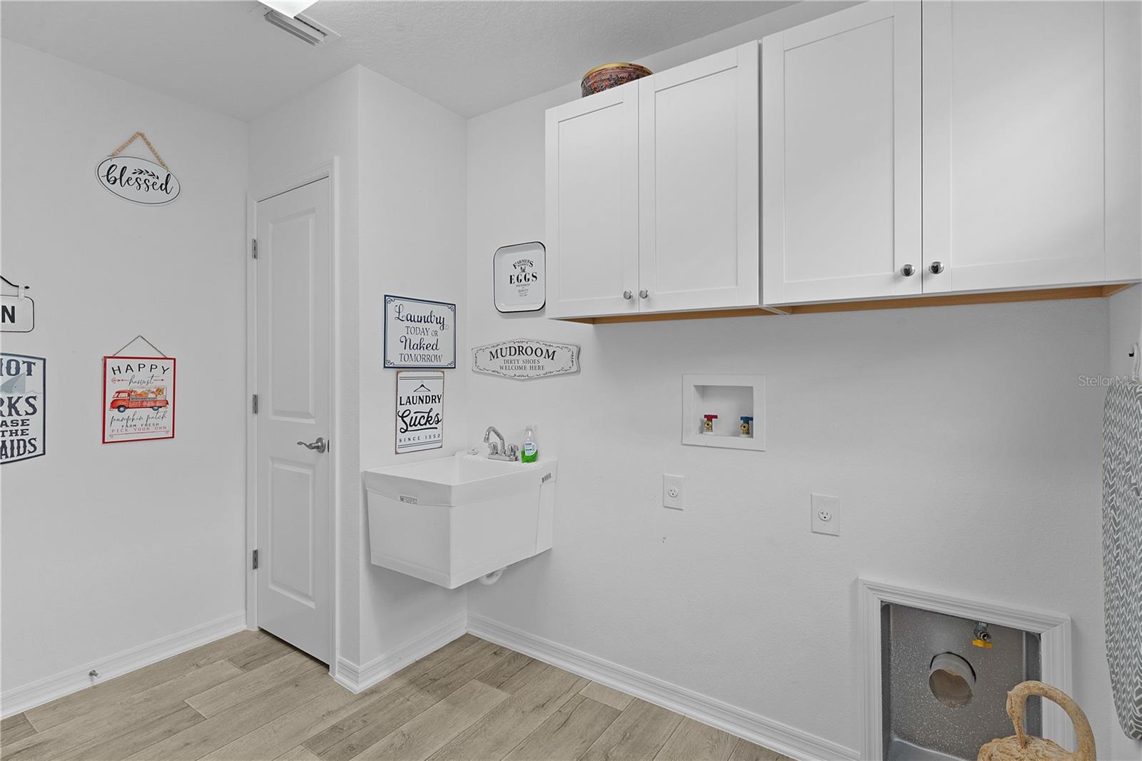 Image 27 of 34 For 3389 Luty Lane