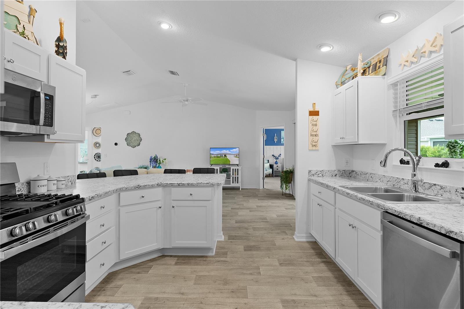 Image 9 of 34 For 3389 Luty Lane