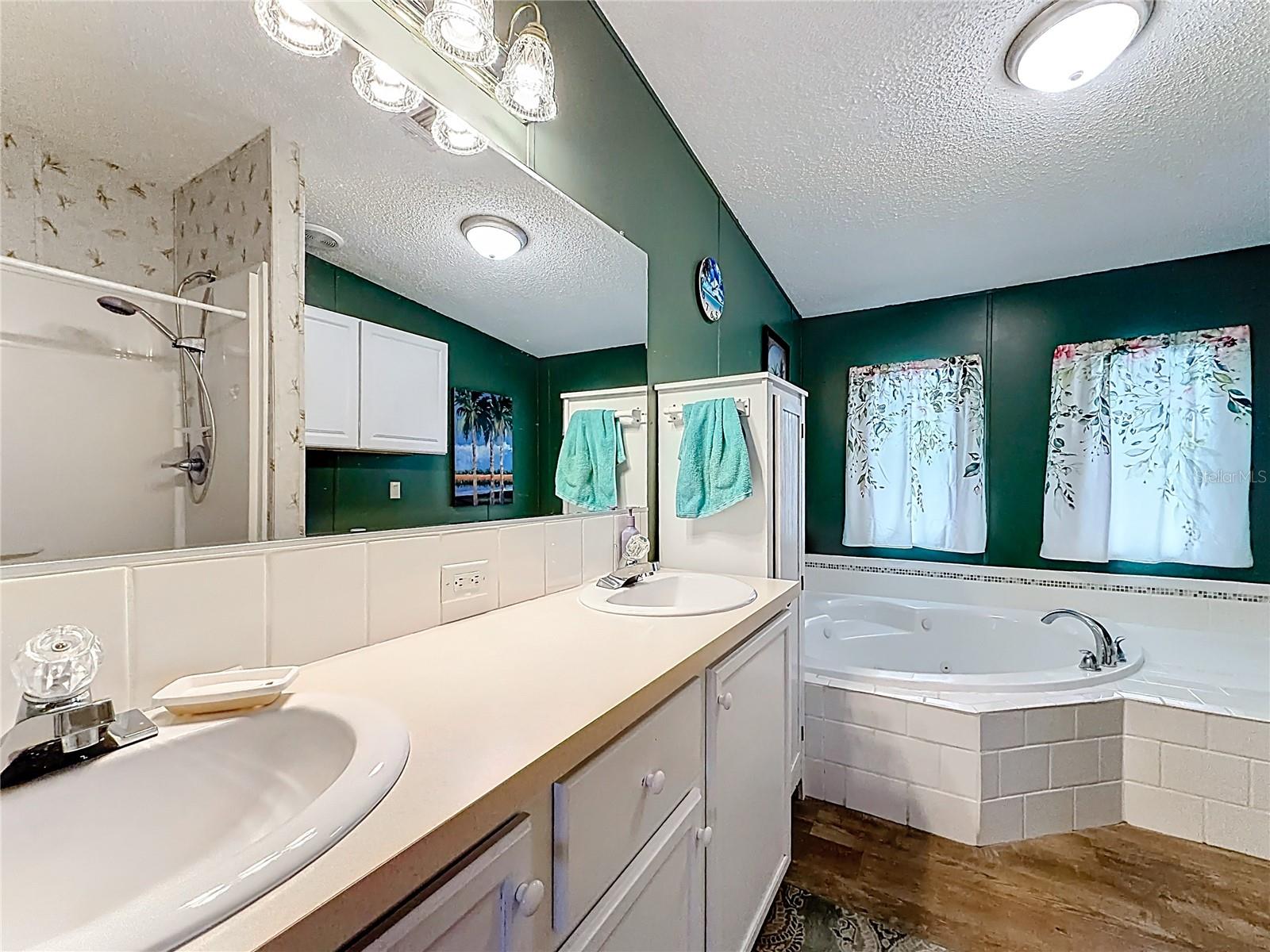 Image 24 of 61 For 1658 Elkhart Circle