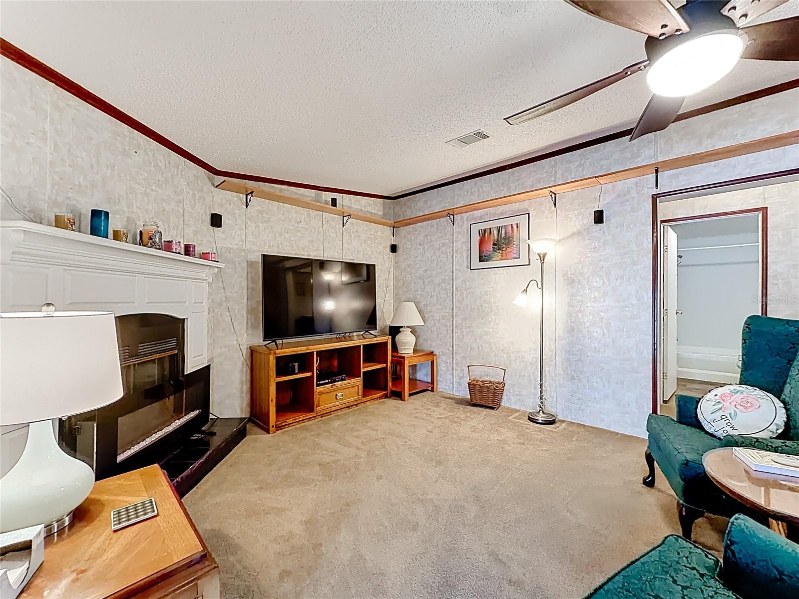 Image 9 of 61 For 1658 Elkhart Circle