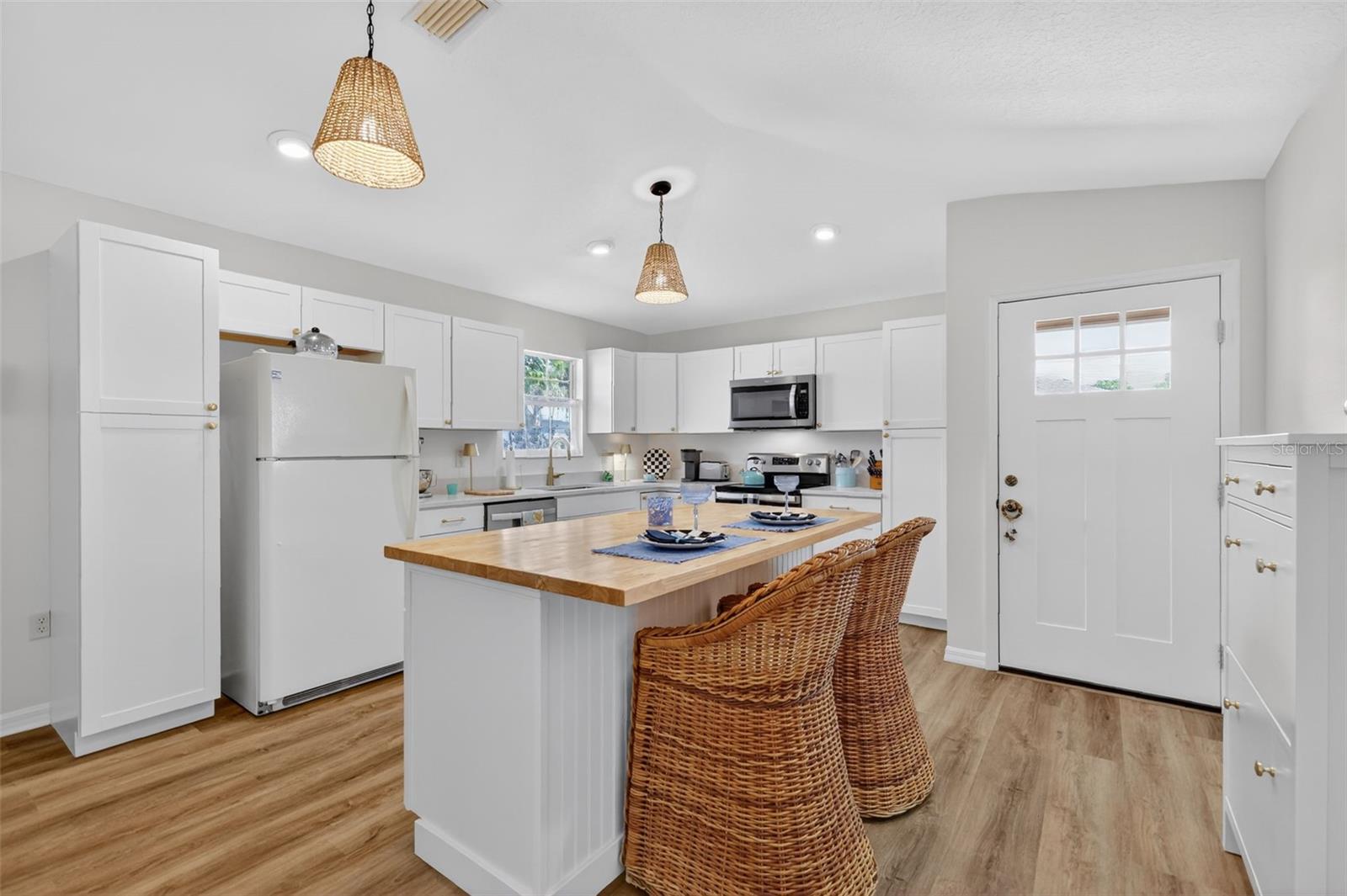 Image 10 of 39 For 1984 Golden Palm Circle