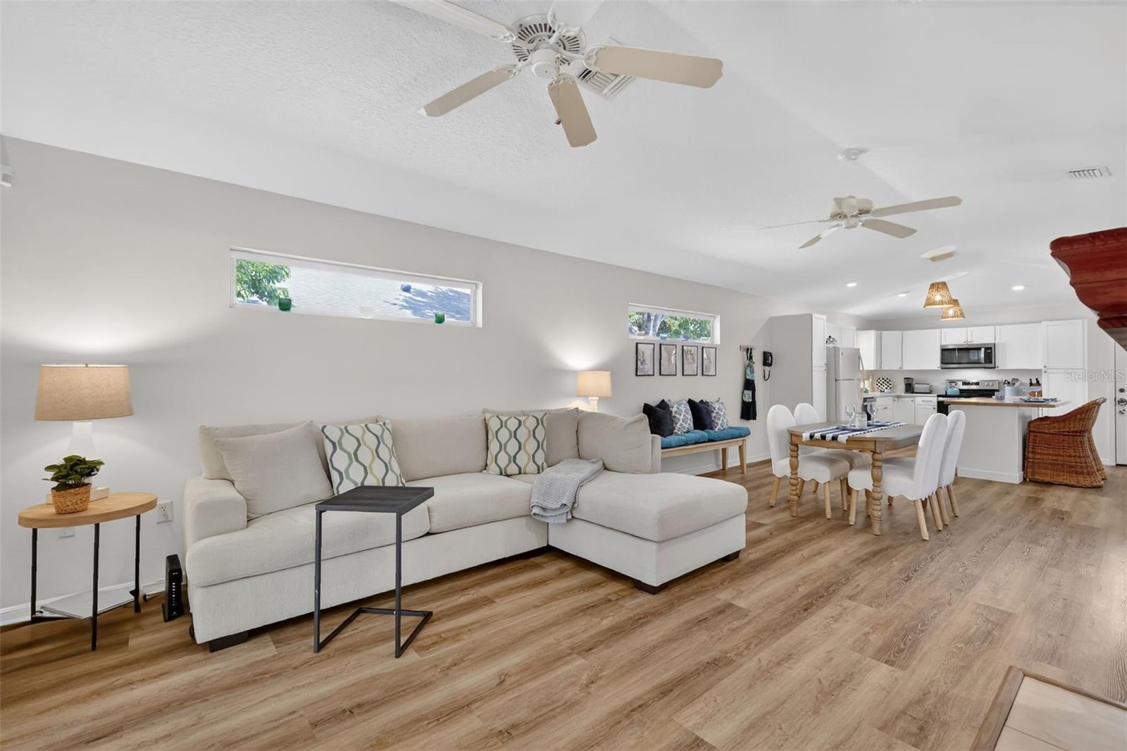 Image 16 of 39 For 1984 Golden Palm Circle