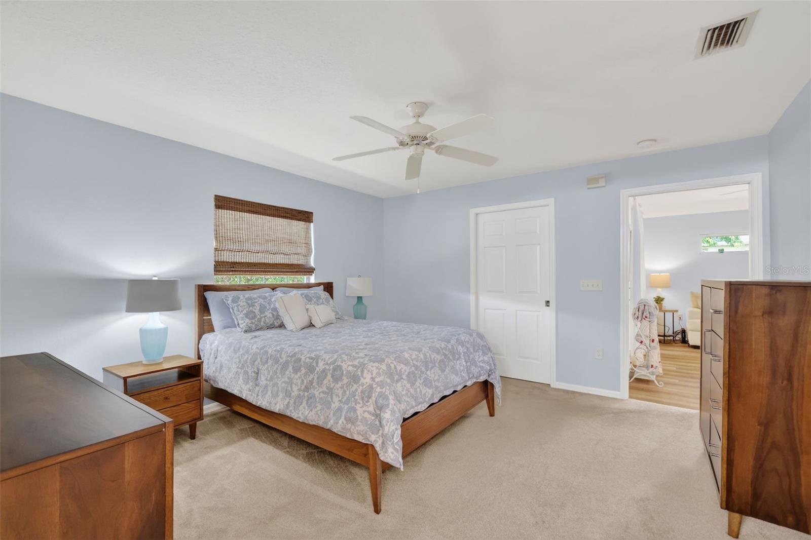 Image 22 of 39 For 1984 Golden Palm Circle