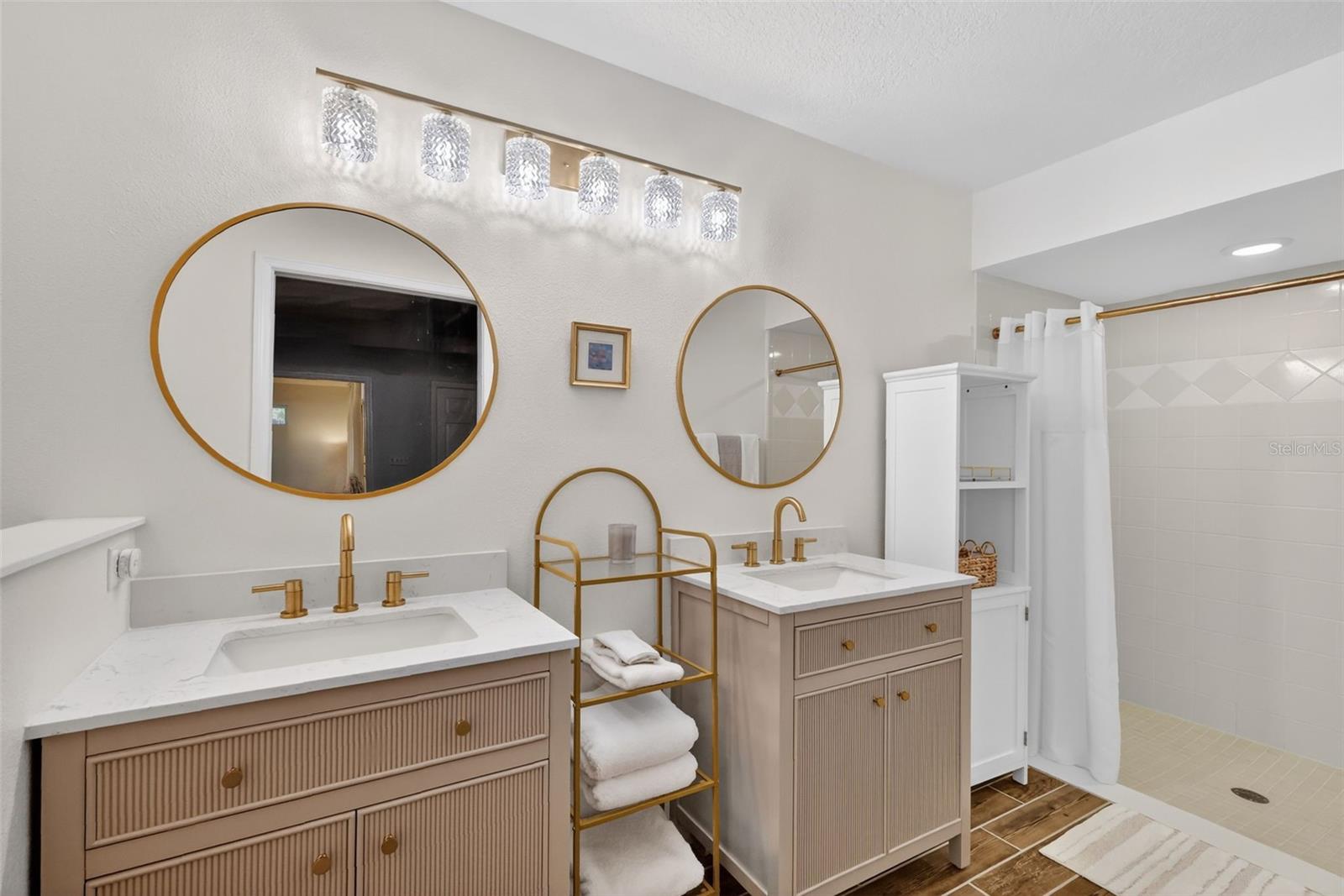 Image 23 of 39 For 1984 Golden Palm Circle