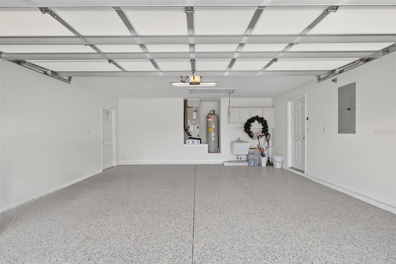 Image 26 of 39 For 1984 Golden Palm Circle