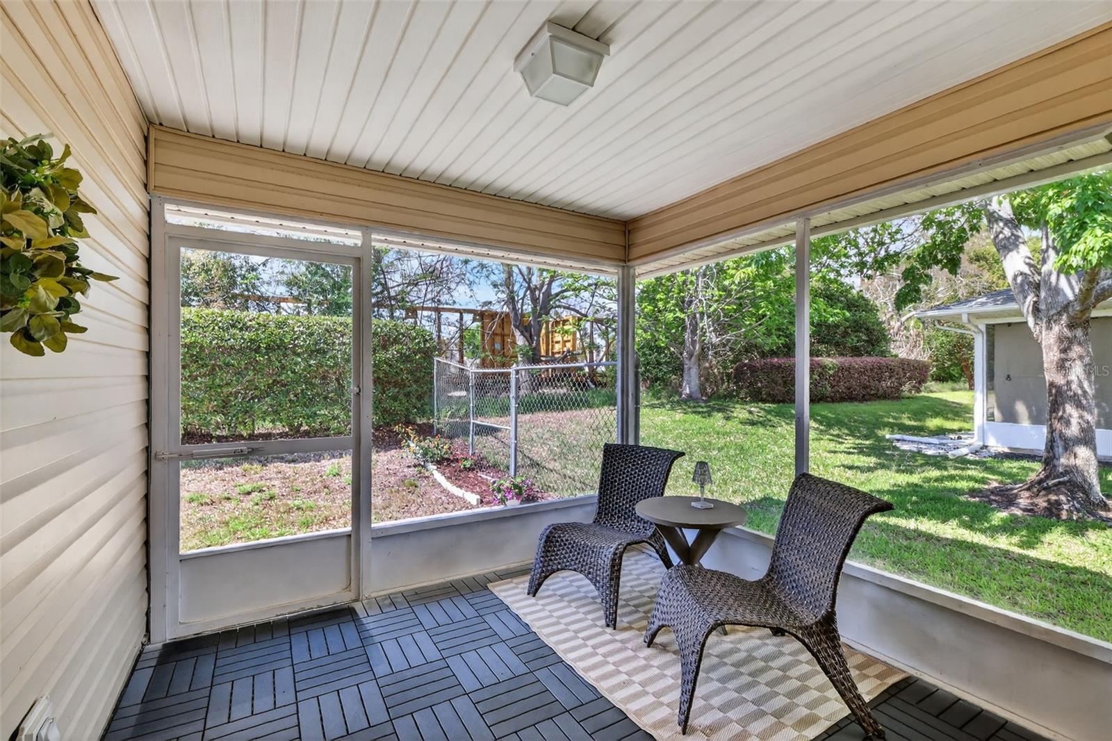 Image 27 of 39 For 1984 Golden Palm Circle