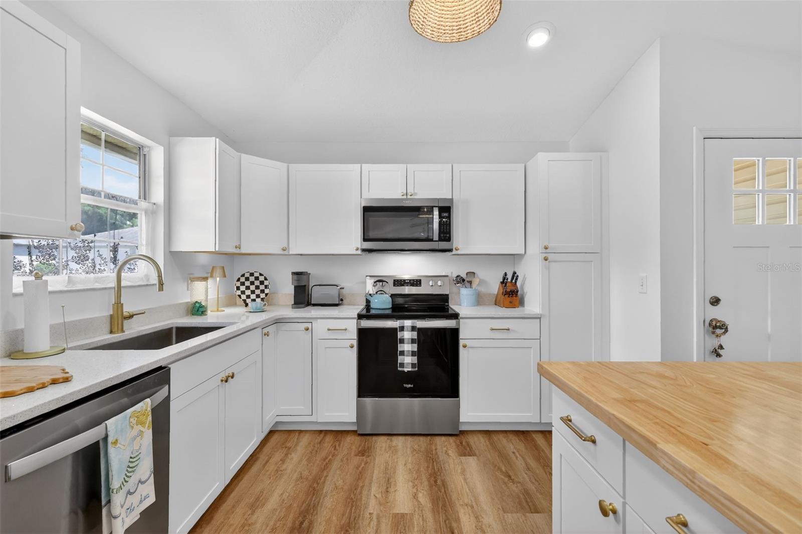 Image 9 of 39 For 1984 Golden Palm Circle