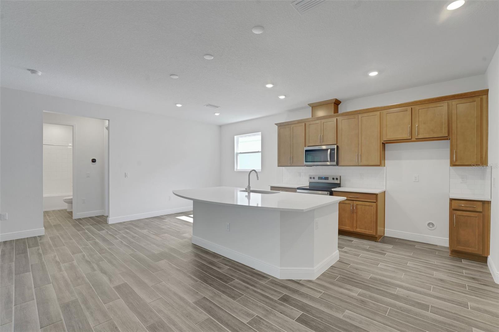 Image 17 of 40 For 17527 Valleywood Parkway