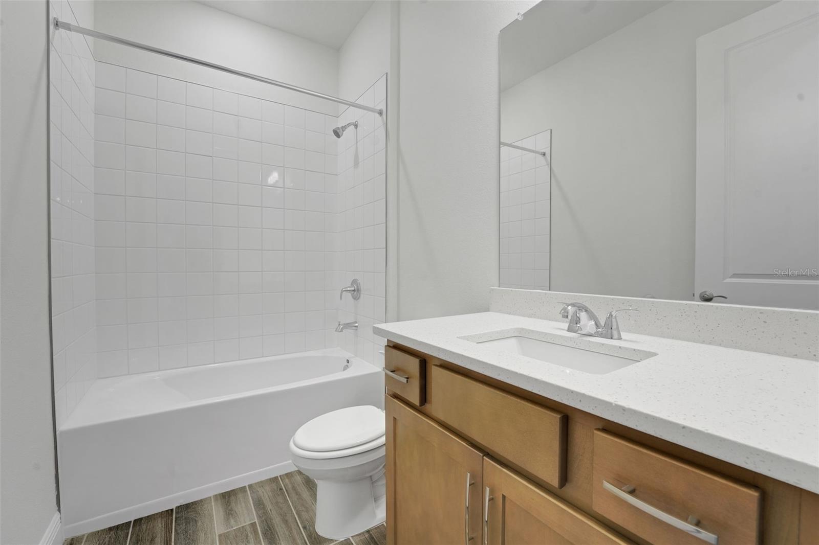 Image 18 of 40 For 17527 Valleywood Parkway