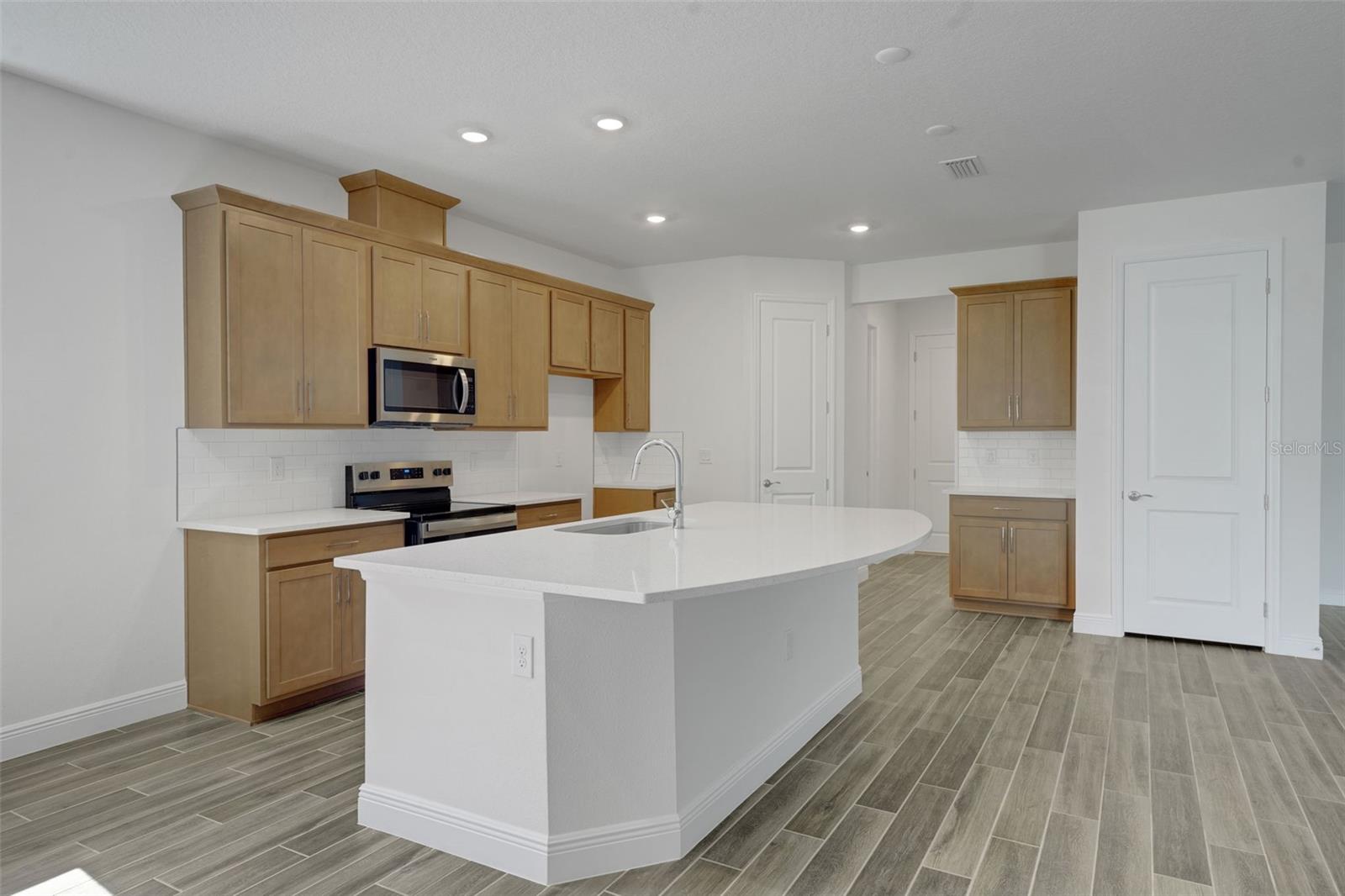 Image 21 of 40 For 17527 Valleywood Parkway