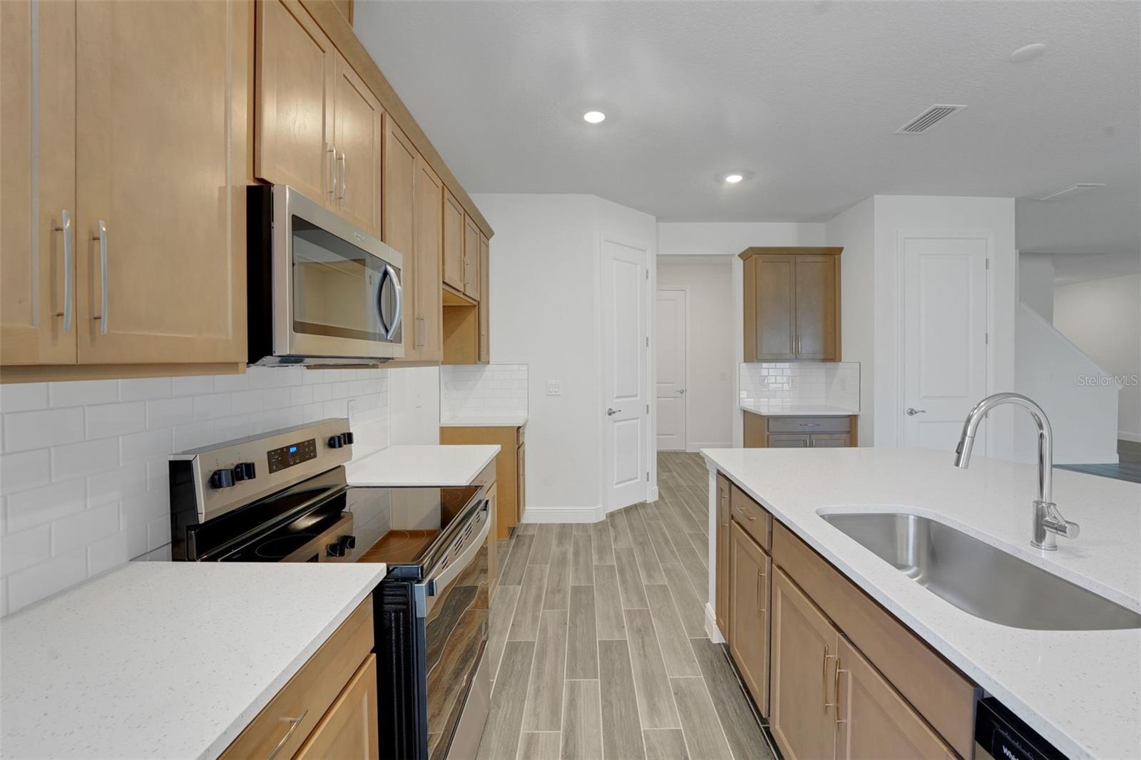 Image 22 of 40 For 17527 Valleywood Parkway