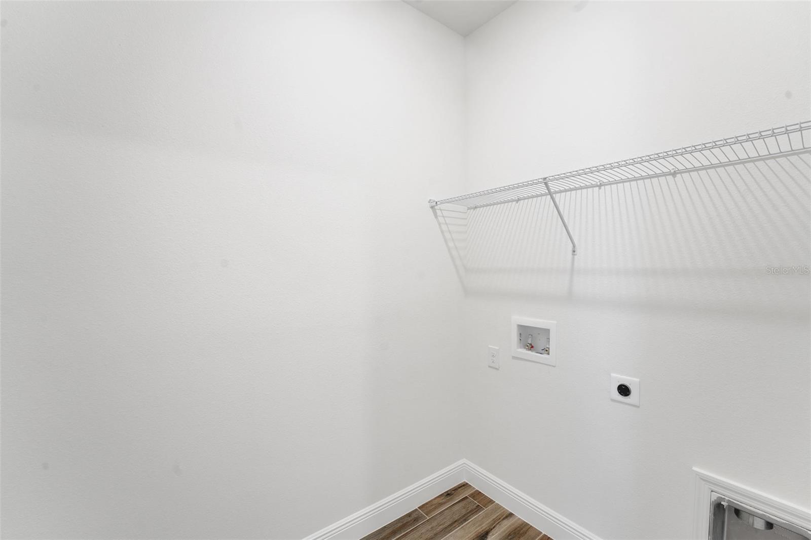 Image 24 of 40 For 17527 Valleywood Parkway