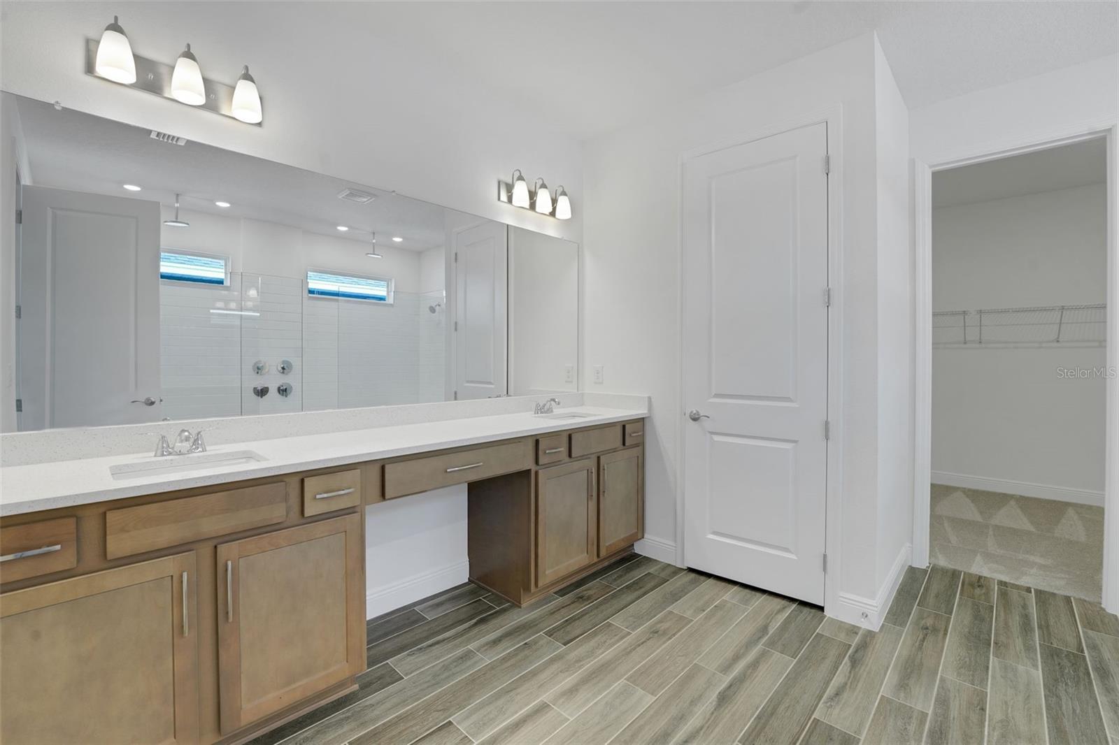 Image 29 of 40 For 17527 Valleywood Parkway