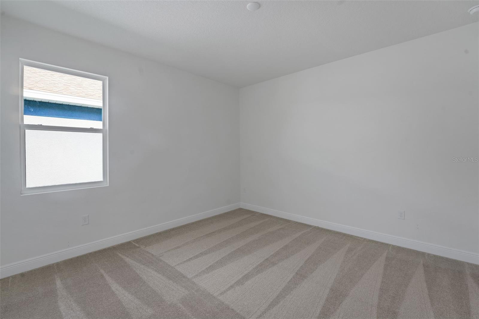 Image 8 of 40 For 17527 Valleywood Parkway