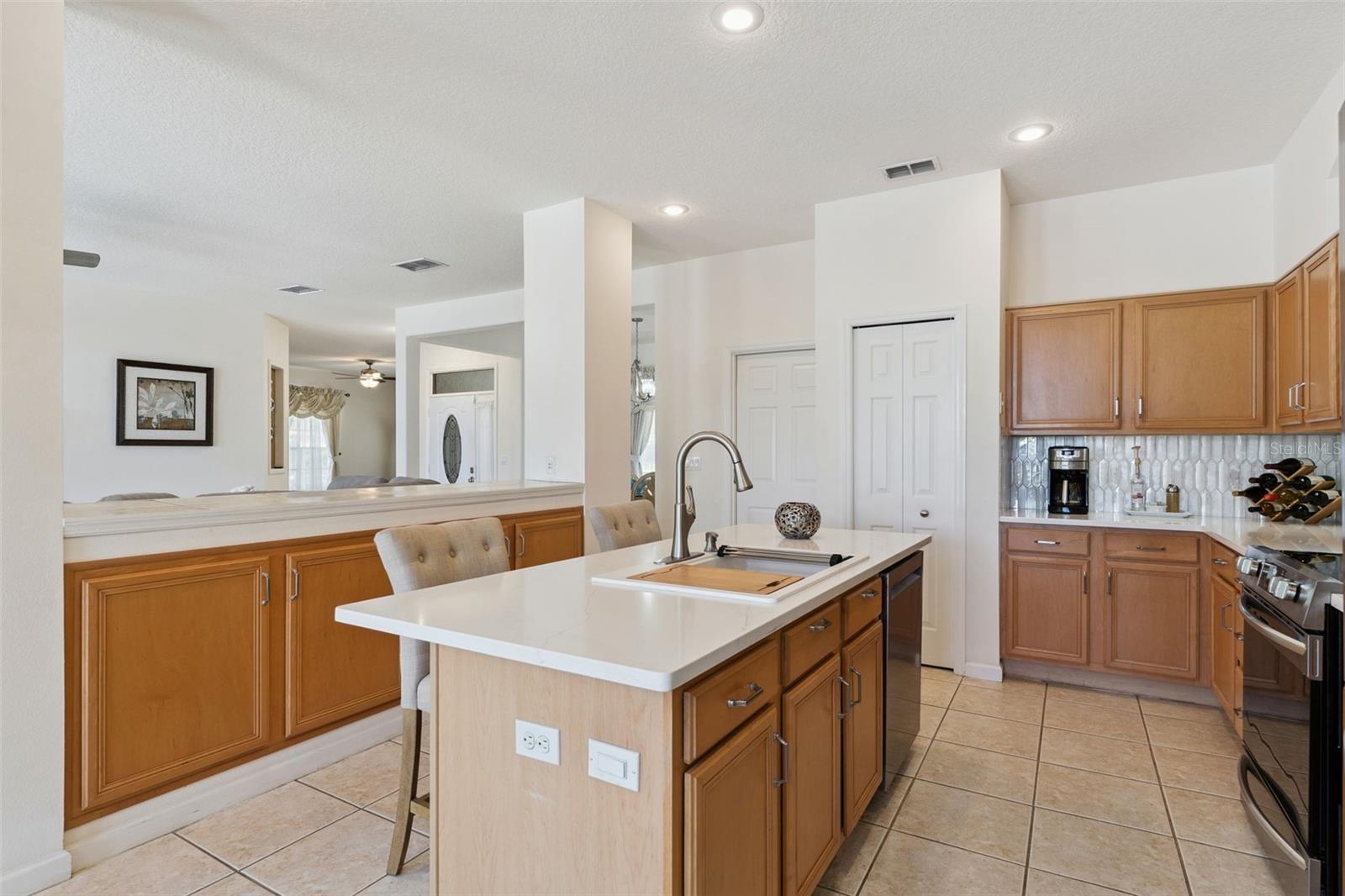 Image 15 of 43 For 13319 Via Roma Circle