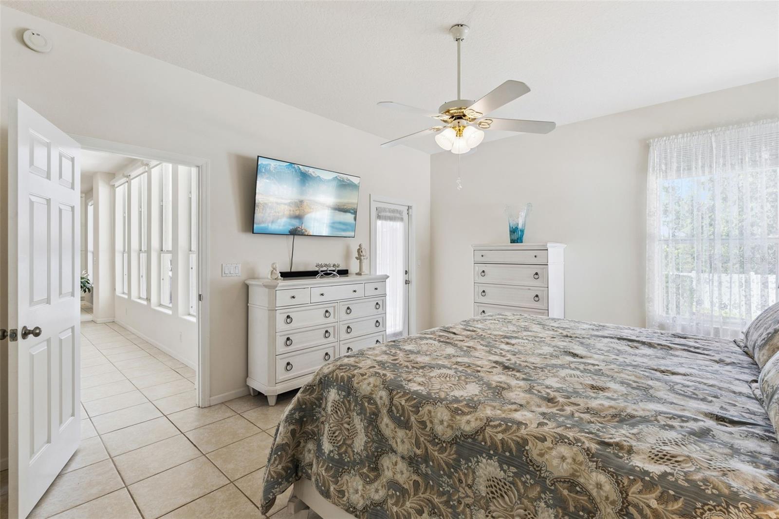 Image 18 of 43 For 13319 Via Roma Circle