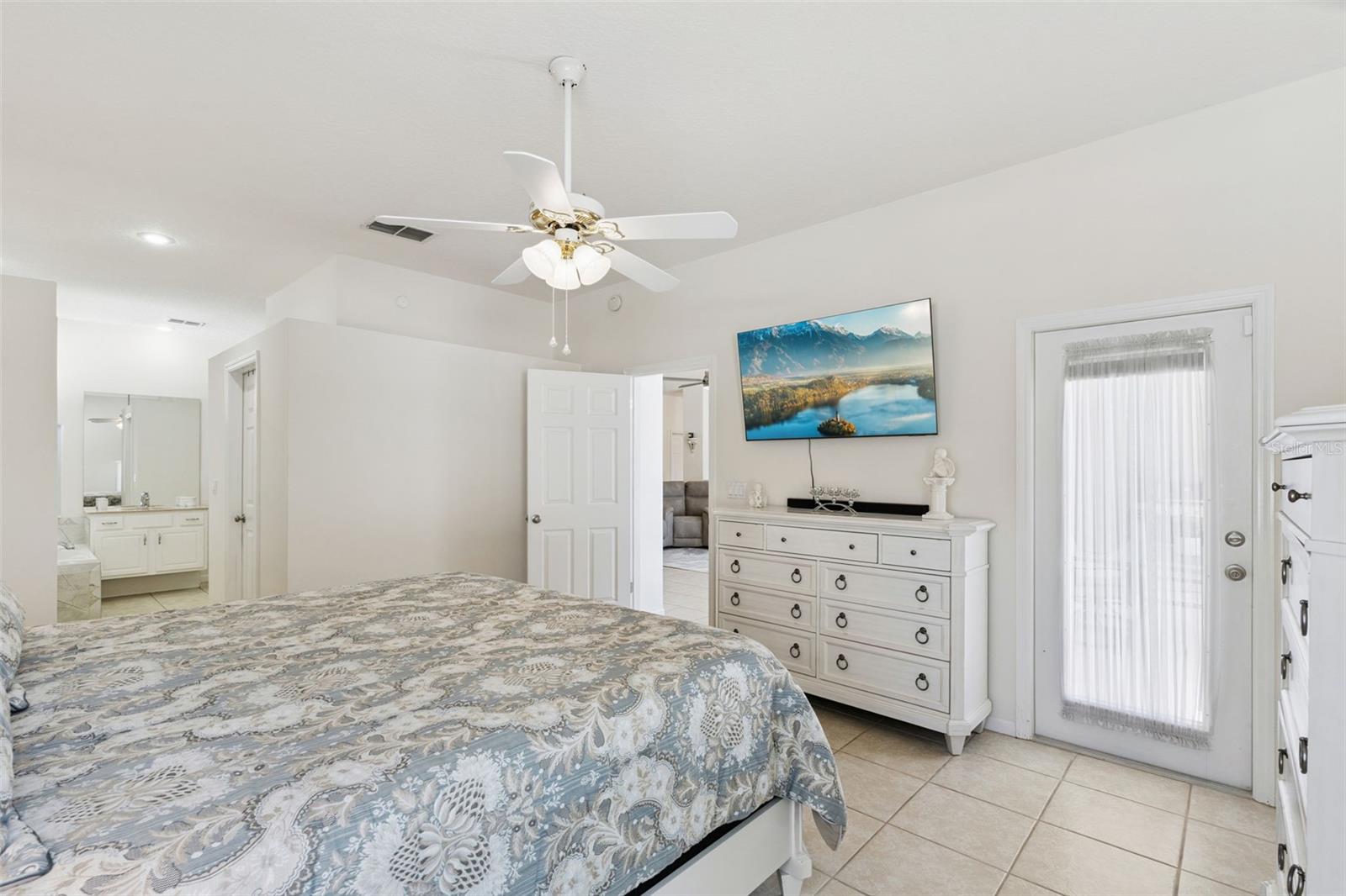 Image 19 of 43 For 13319 Via Roma Circle