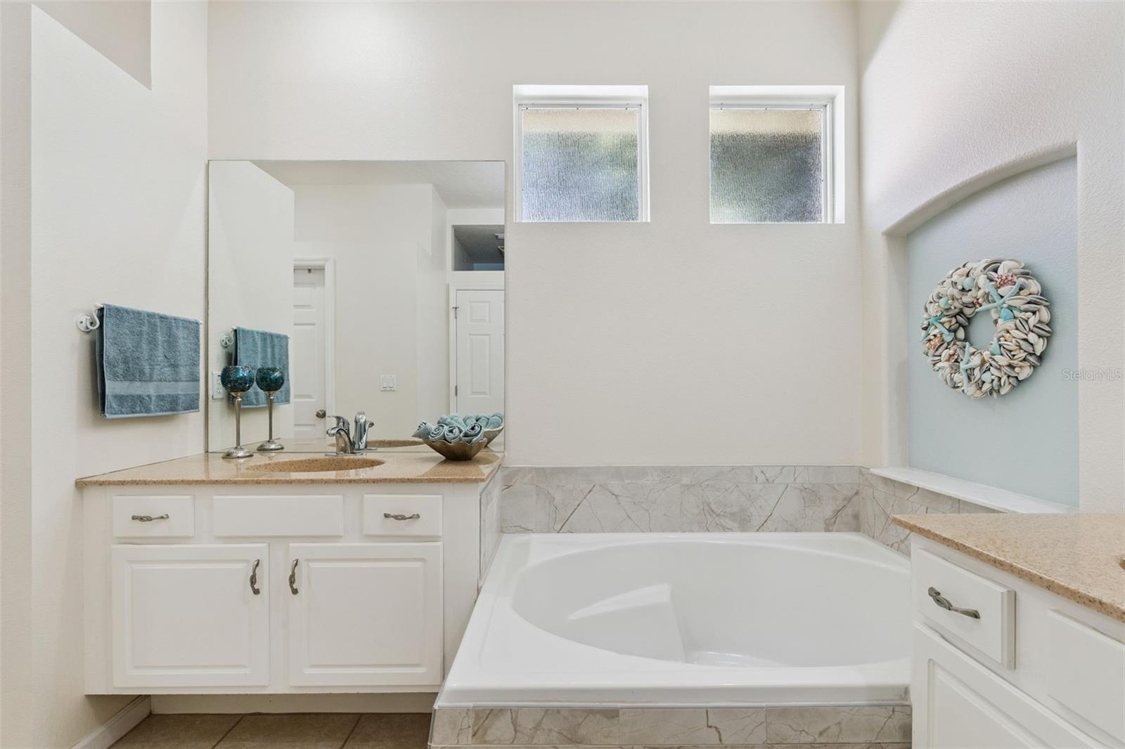 Image 23 of 43 For 13319 Via Roma Circle