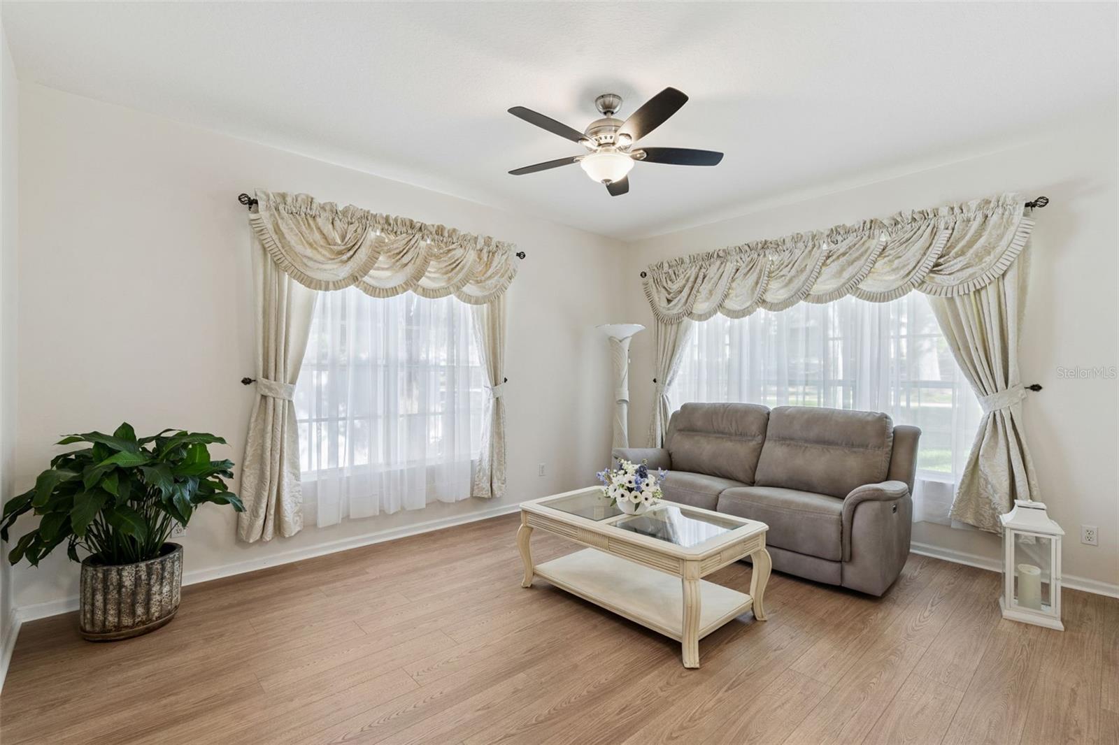 Image 6 of 43 For 13319 Via Roma Circle